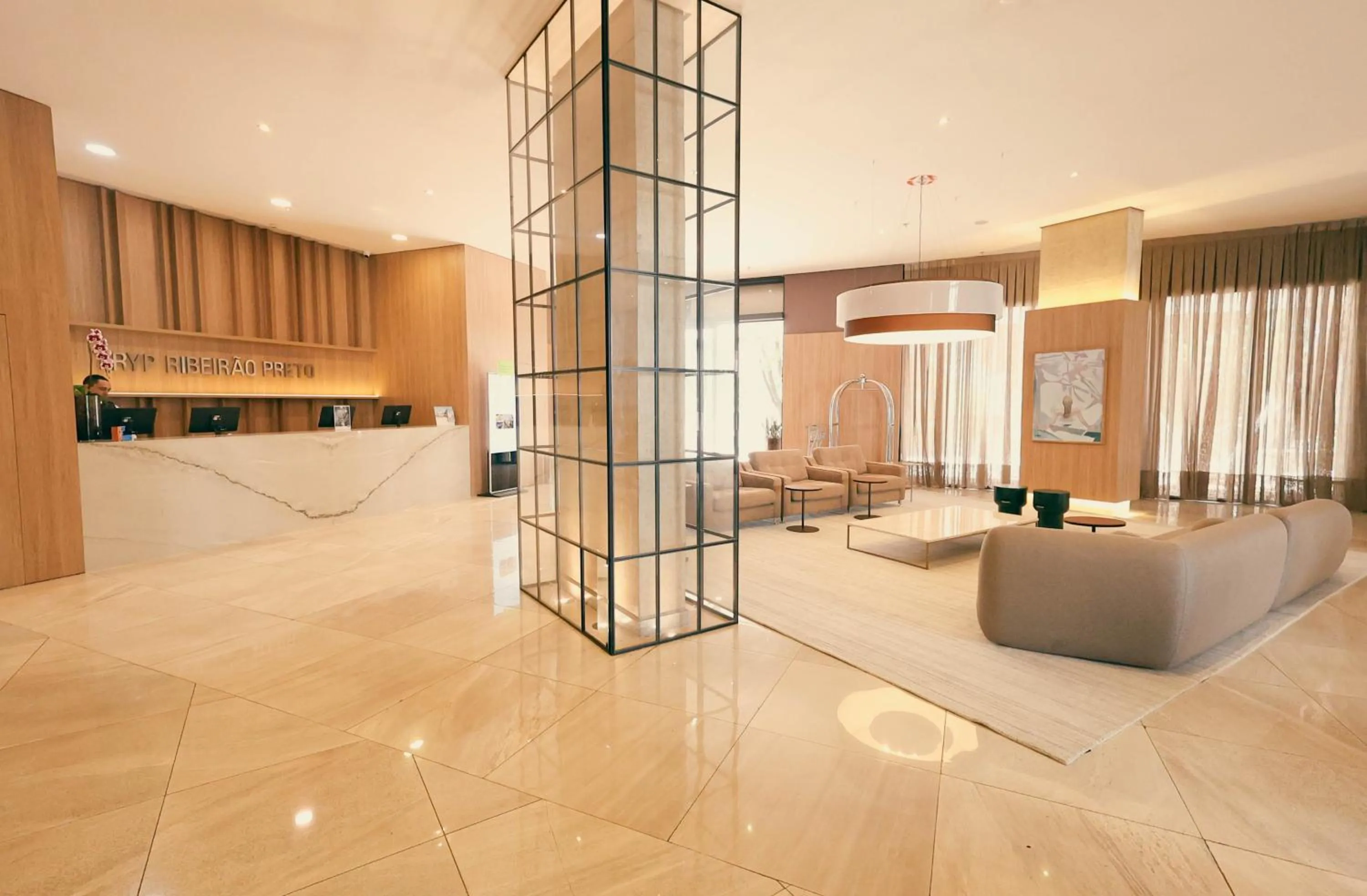 Lobby or reception in TRYP By Wyndham Ribeirão Preto