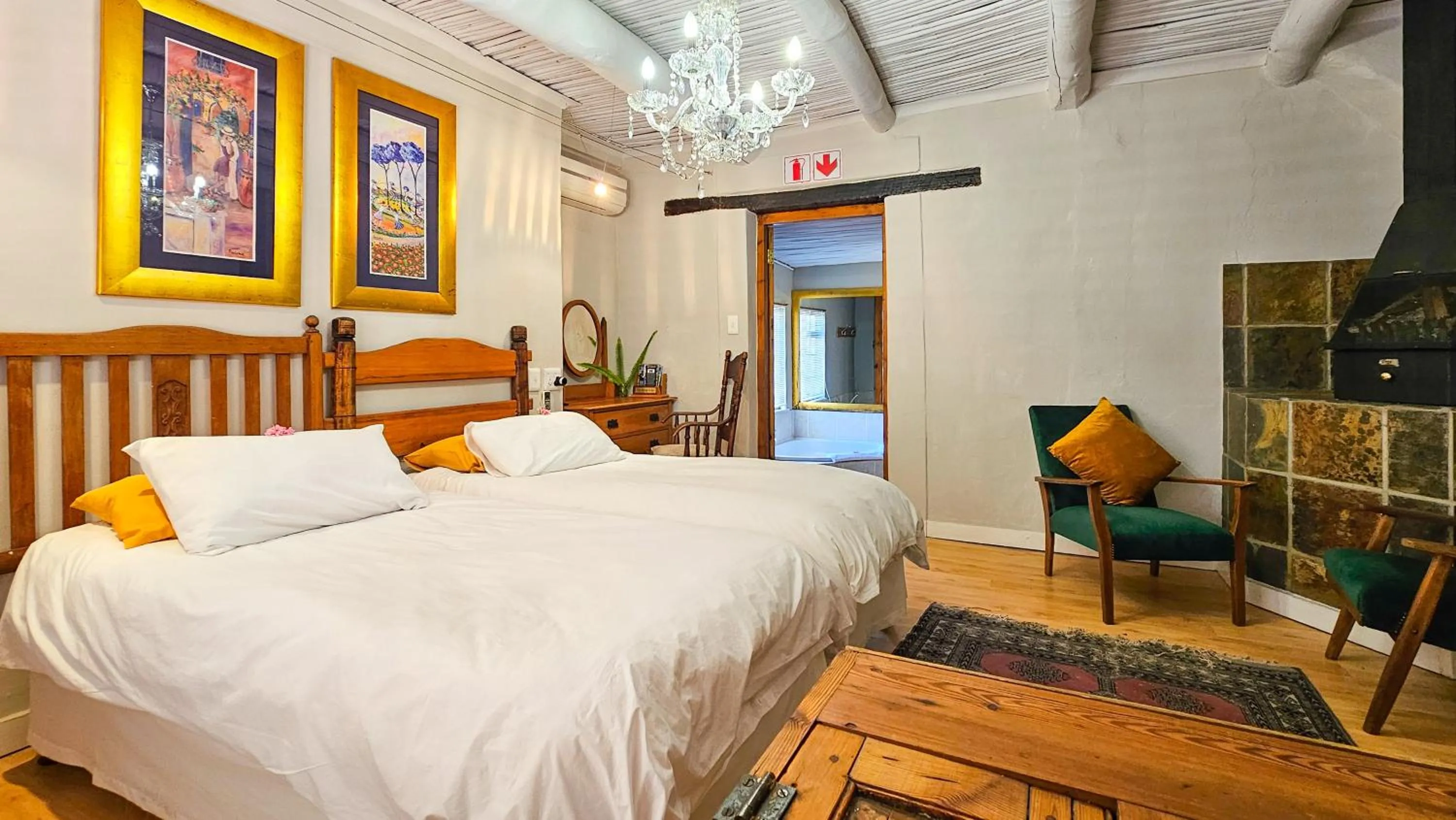 Bed in De Opstal Country Lodge