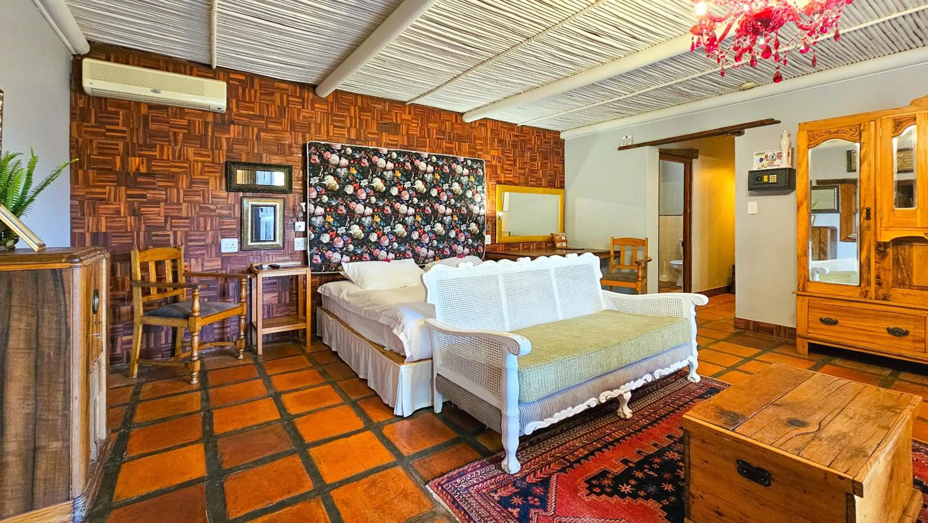 Bed in De Opstal Country Lodge