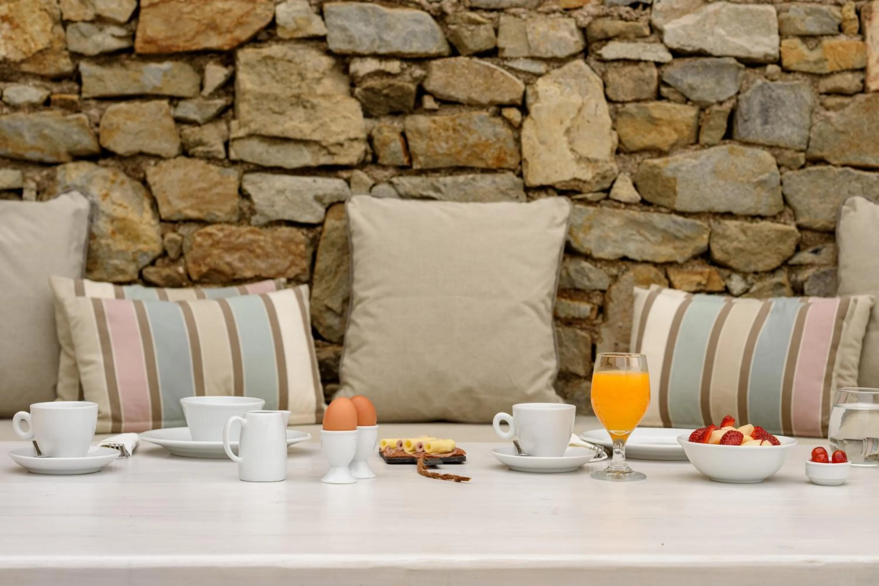 Food and drinks in Cova Mykonos Suites