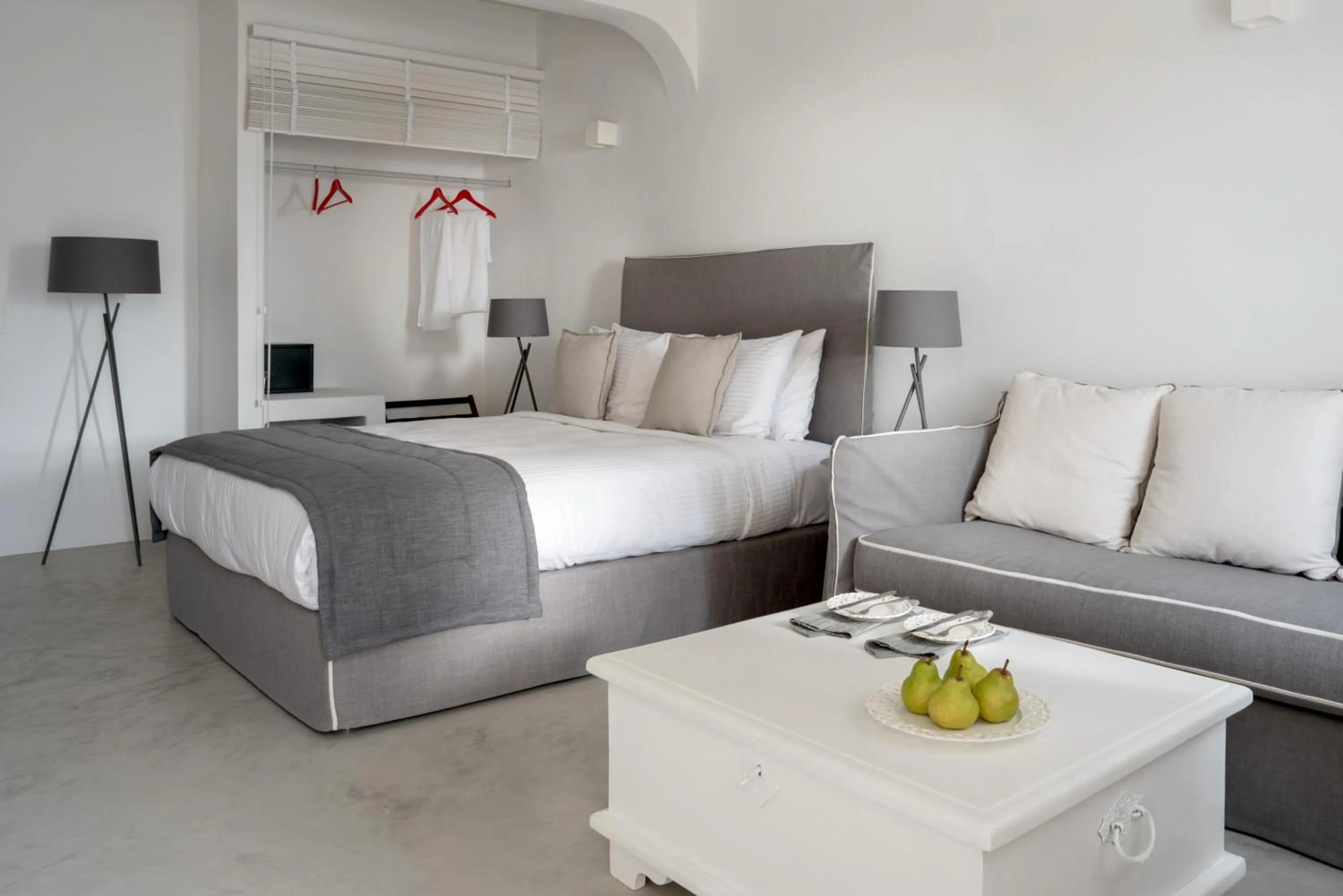 Photo of the whole room, Bed in Cova Mykonos Suites
