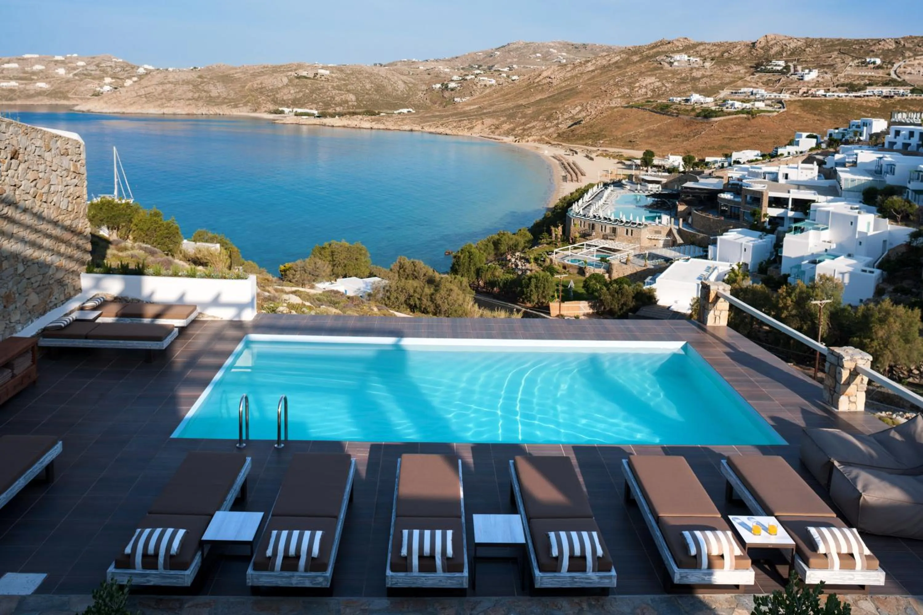 Day in Cova Mykonos Suites