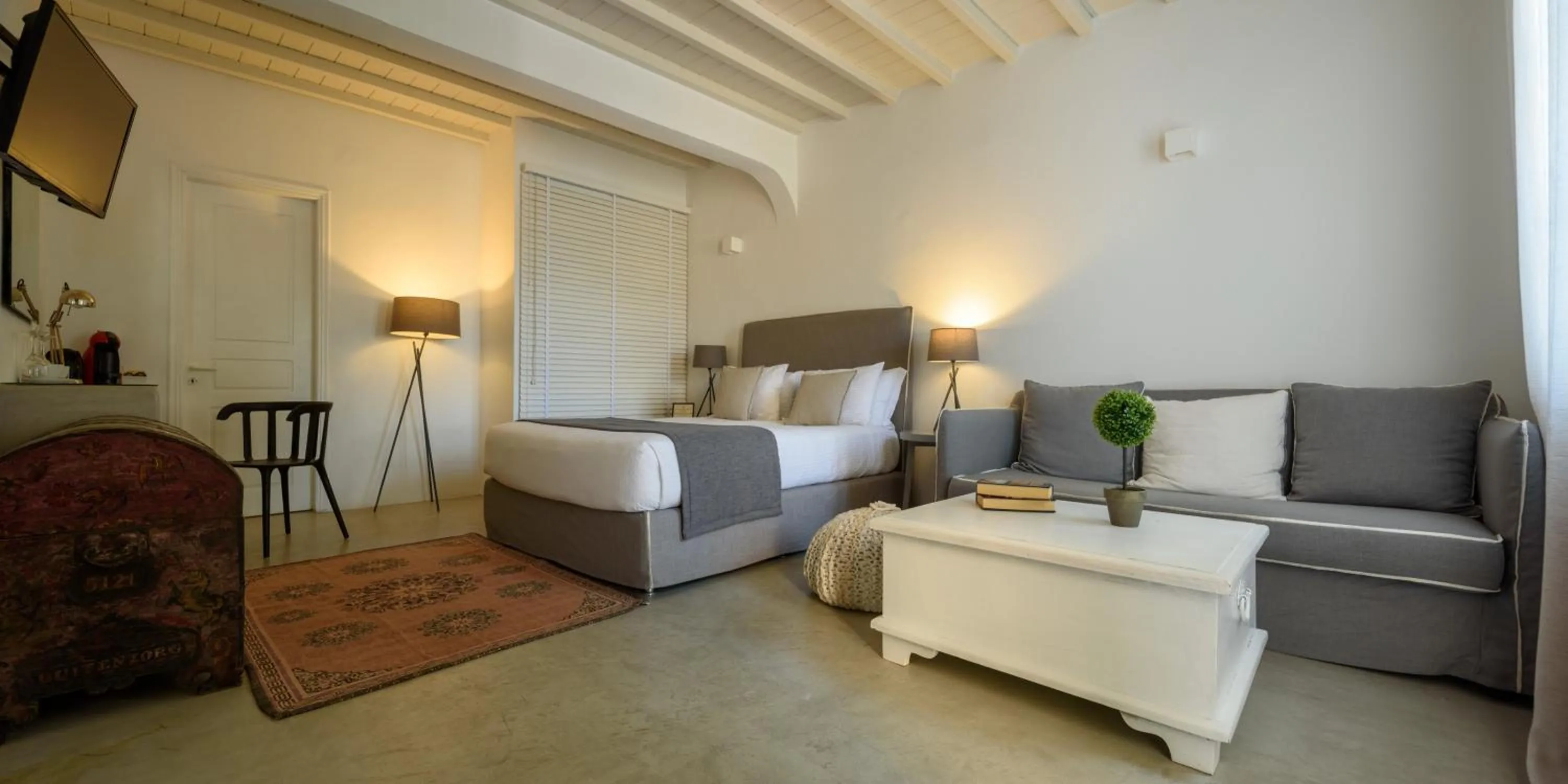 Bed in Cova Mykonos Suites