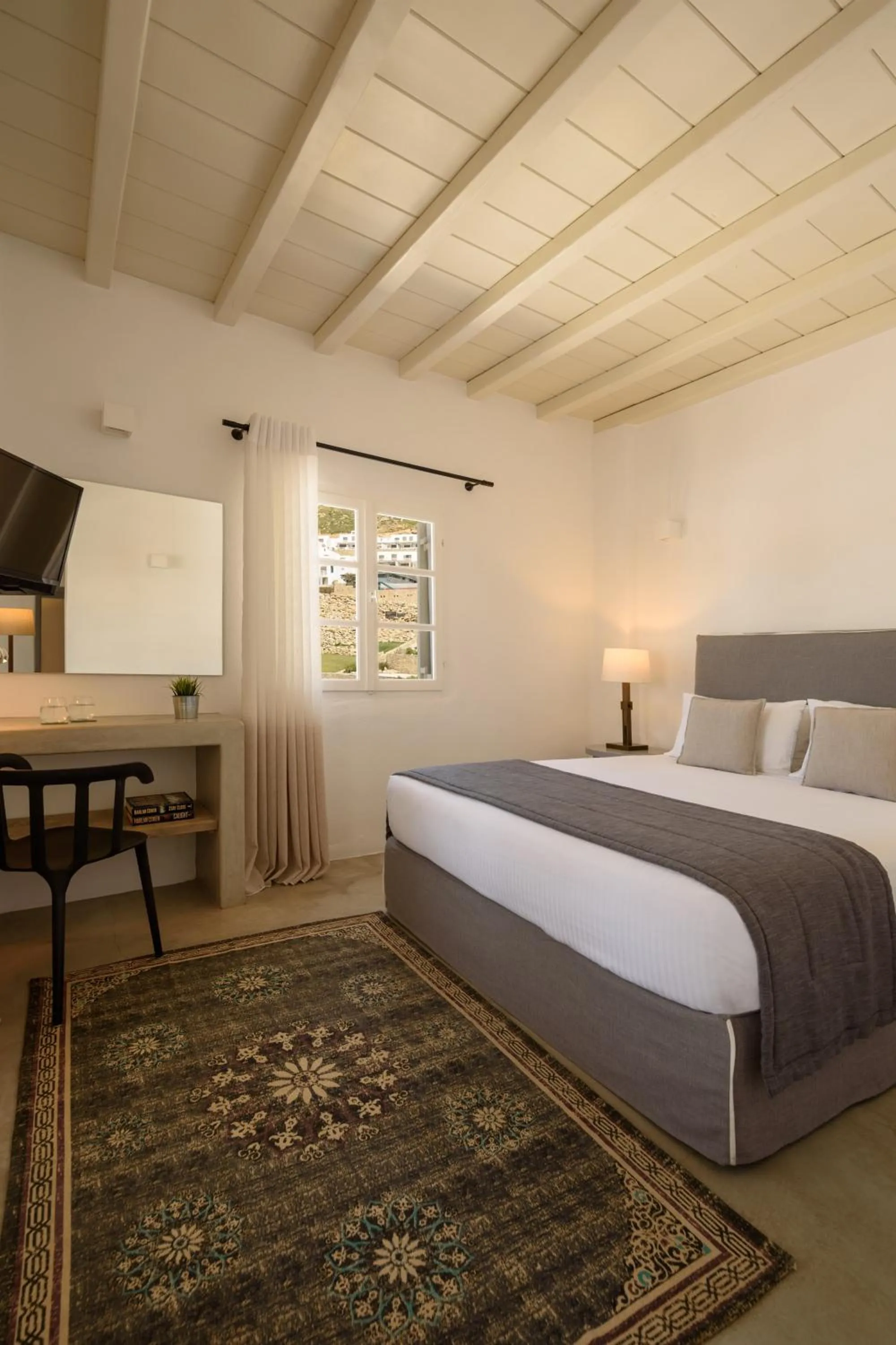 TV and multimedia, Bed in Cova Mykonos Suites