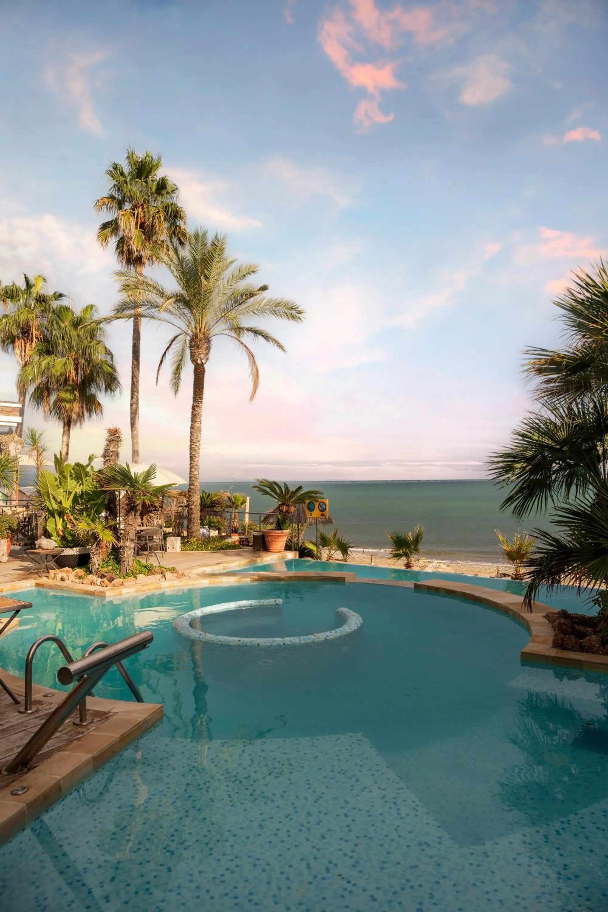 Swimming pool in Mare Hotel