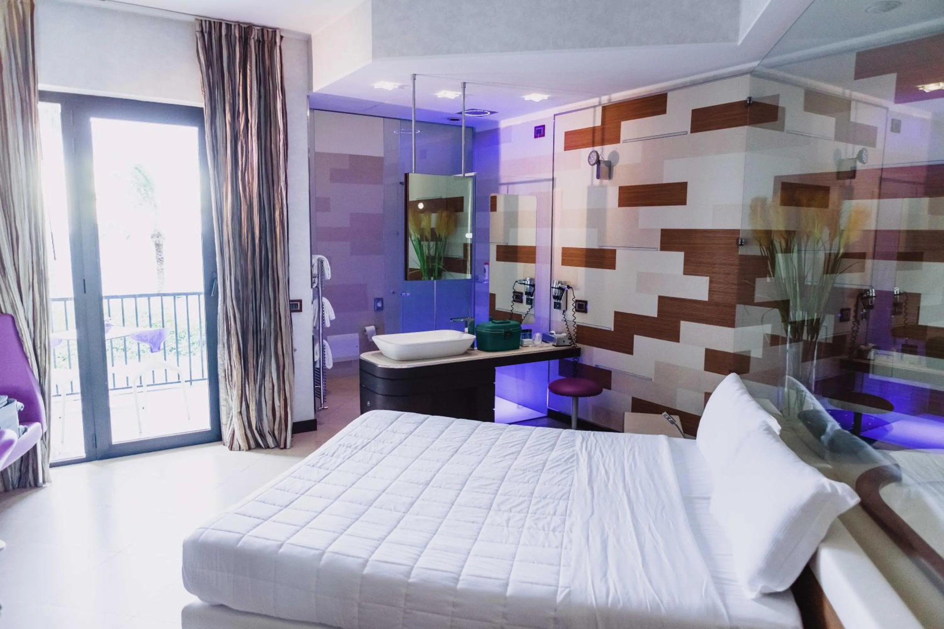 Photo of the whole room, Bed in Mare Hotel