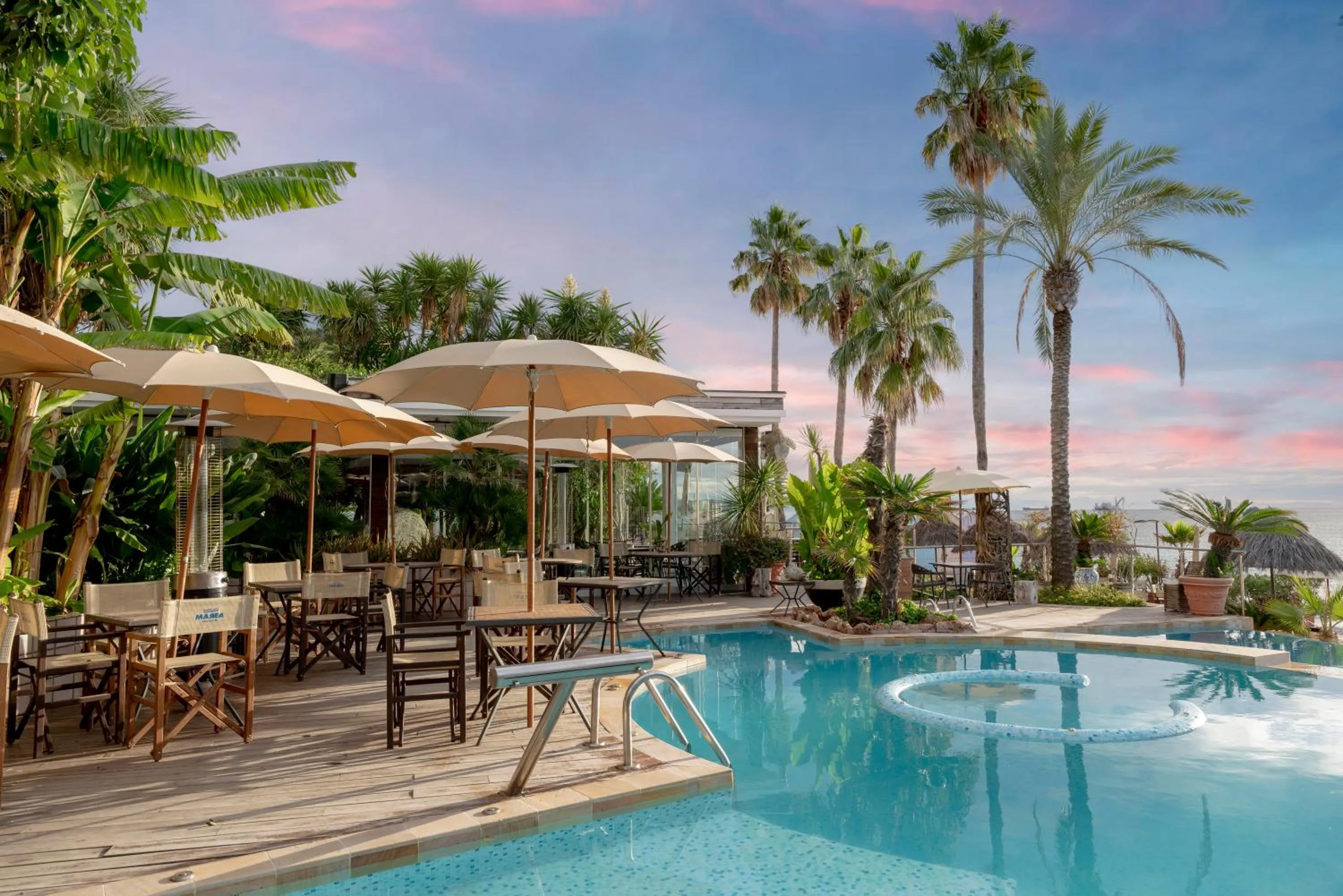 Swimming pool in Mare Hotel