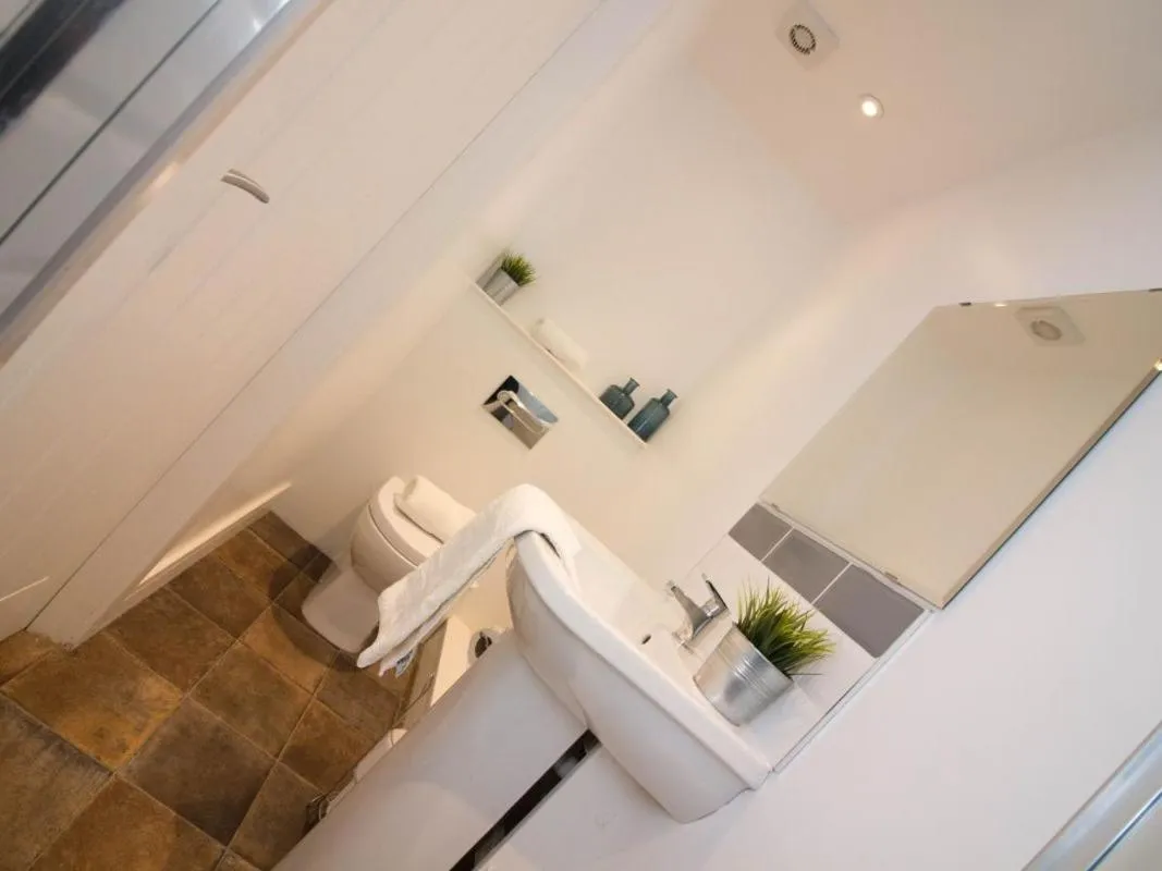 Bathroom in Beddoe Apartments