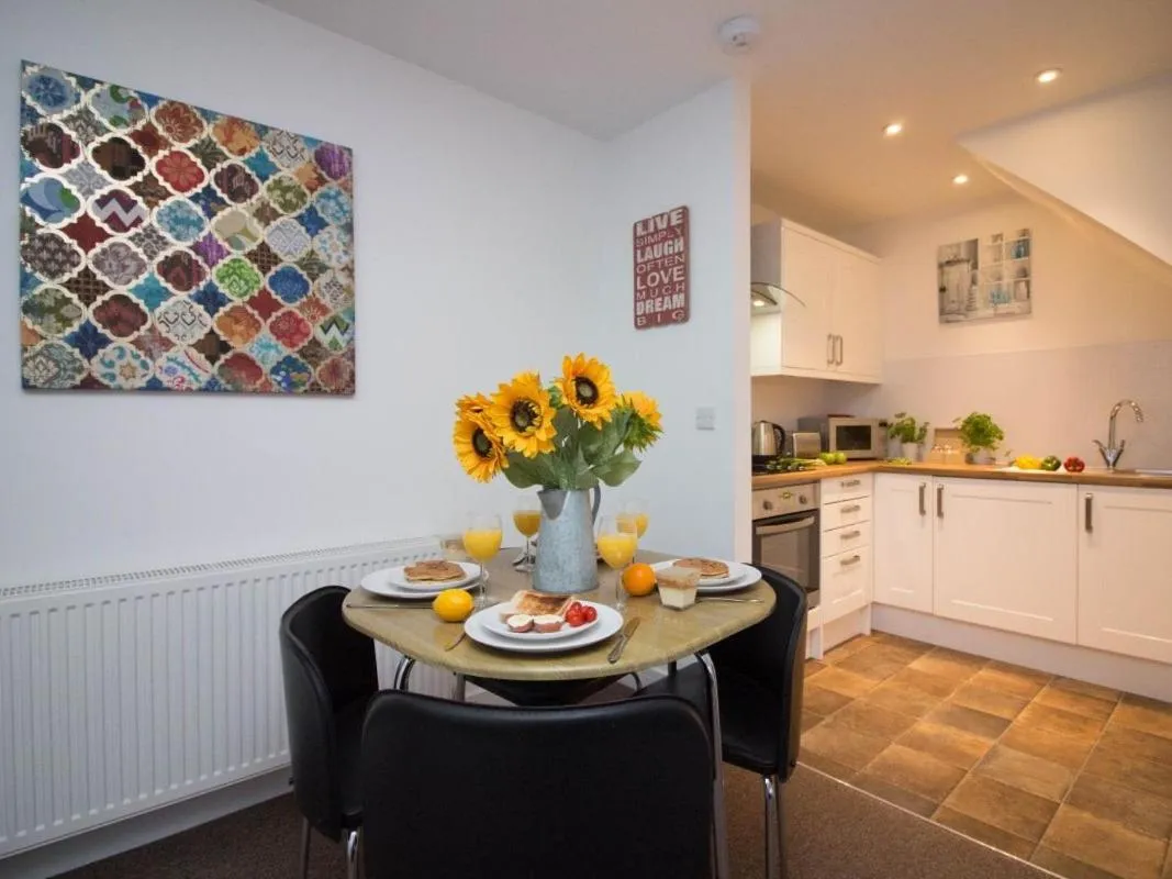 Dining area in Beddoe Apartments