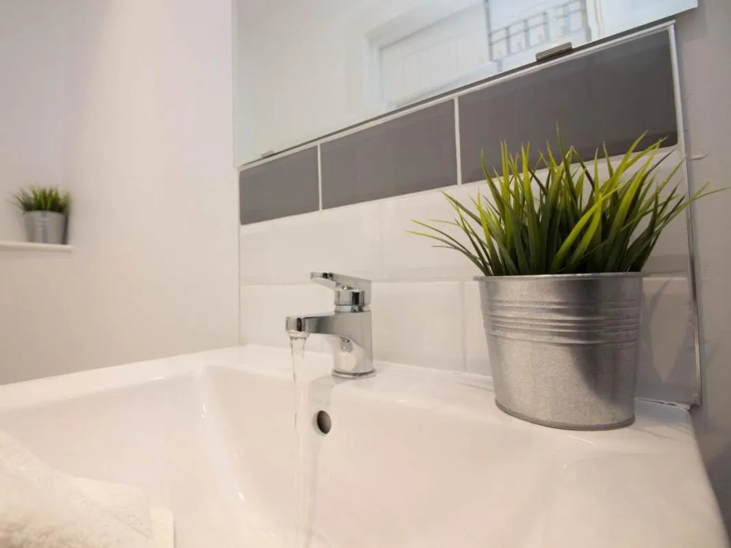 Bathroom in Beddoe Apartments