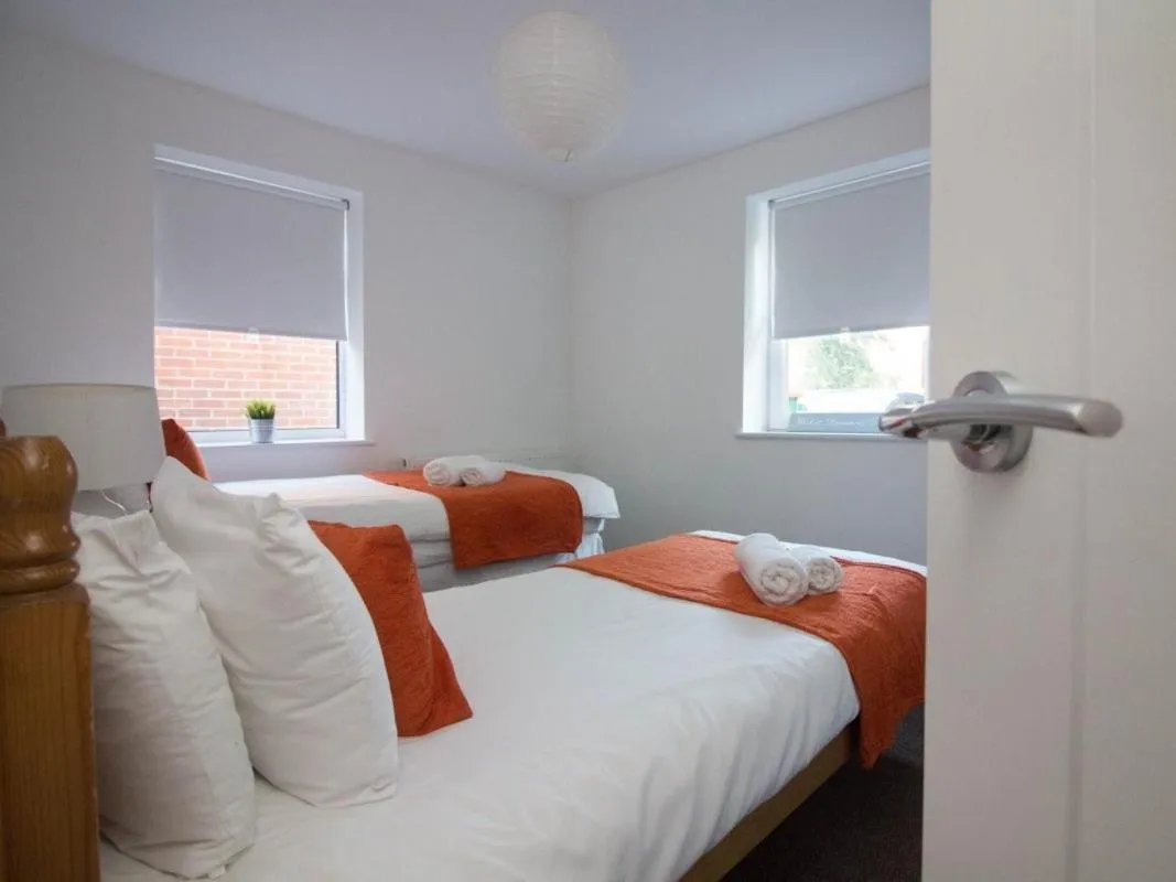 Bedroom, Bed in Beddoe Apartments