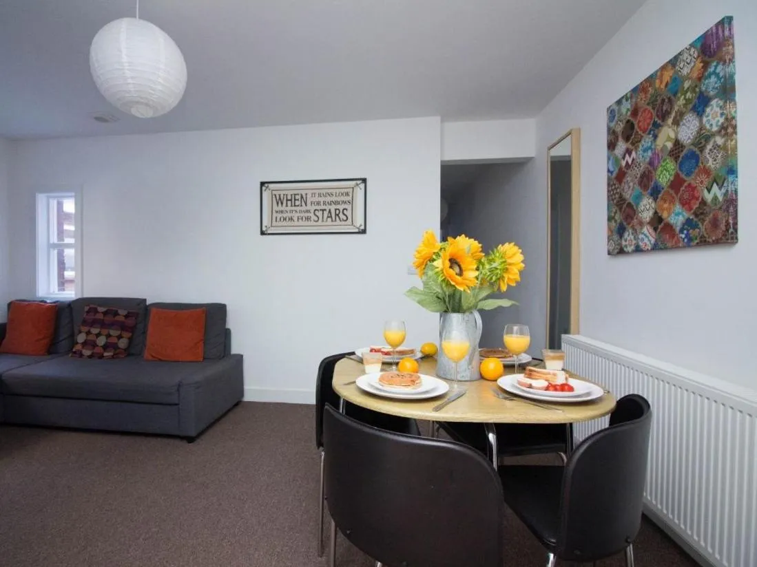 Dining area in Beddoe Apartments