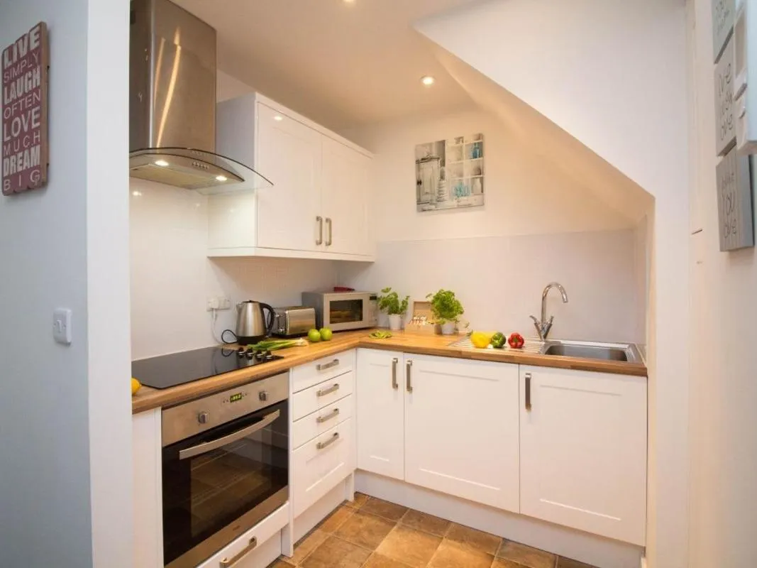 Dining area in Beddoe Apartments
