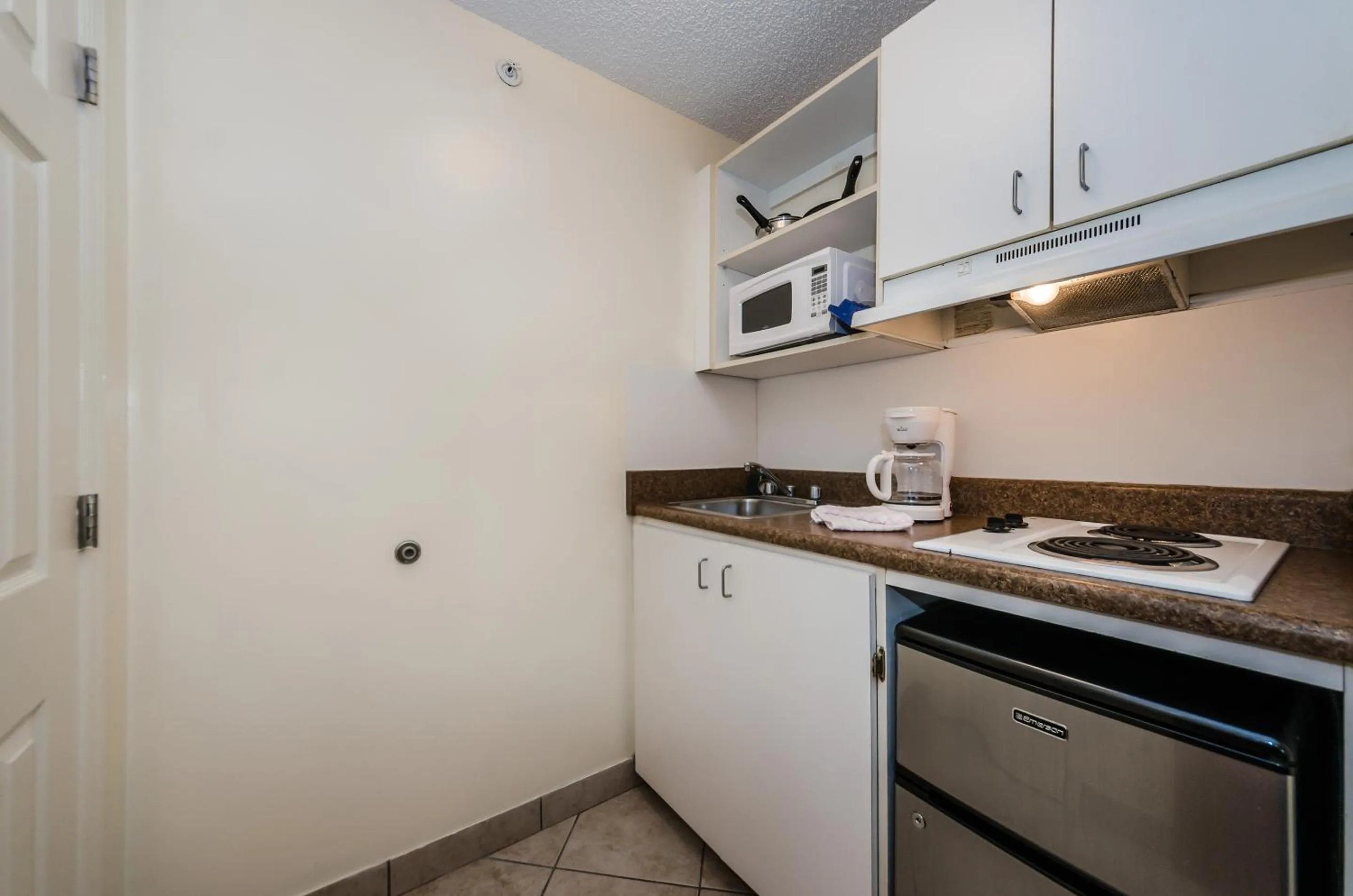 Kitchen or kitchenette in Tampa Bay Extended Stay Hotel