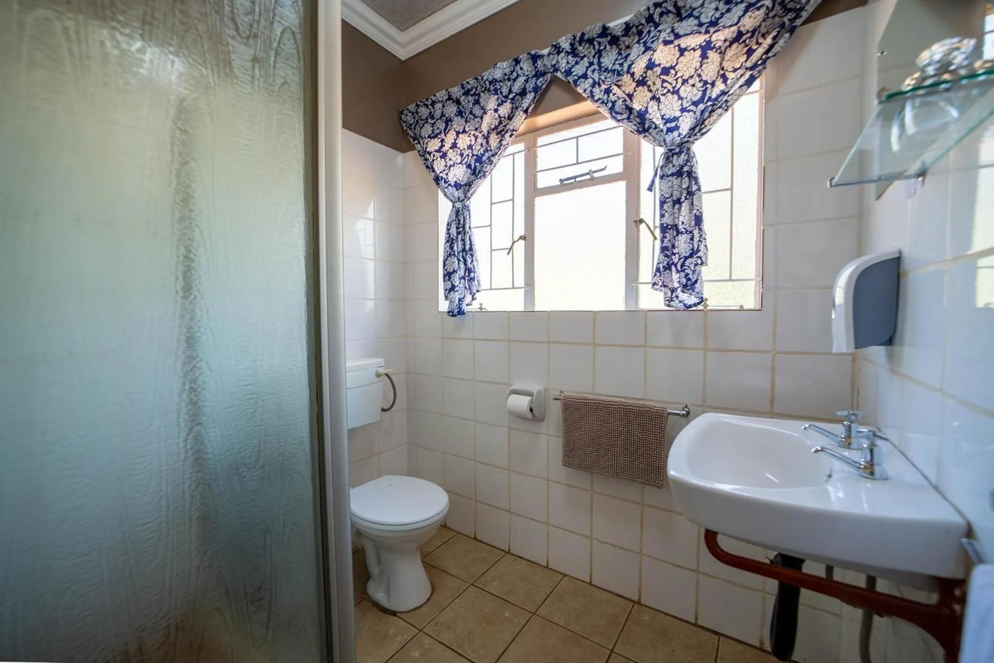 Bathroom in Red Sands Country Lodge