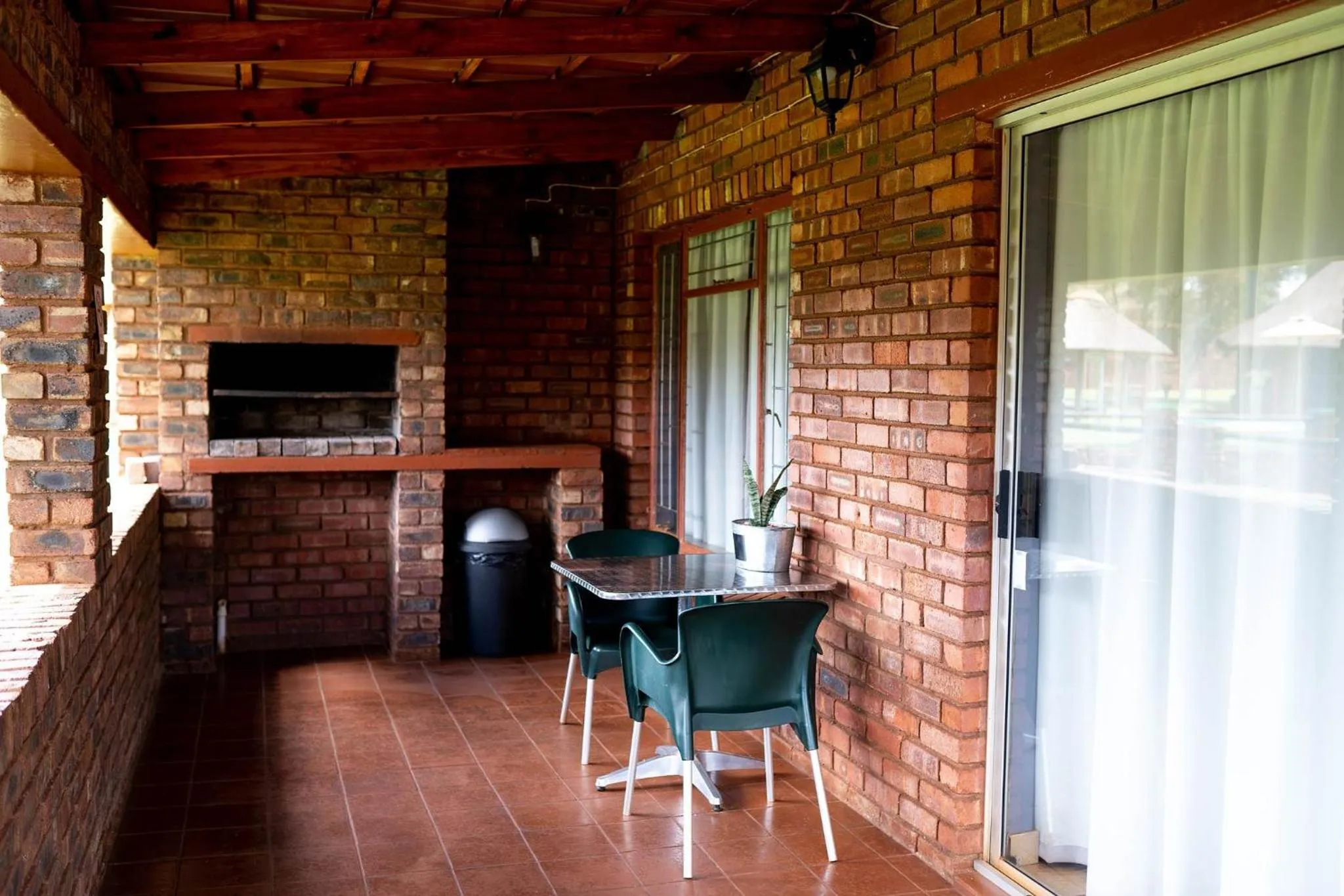 BBQ facilities in Red Sands Country Lodge