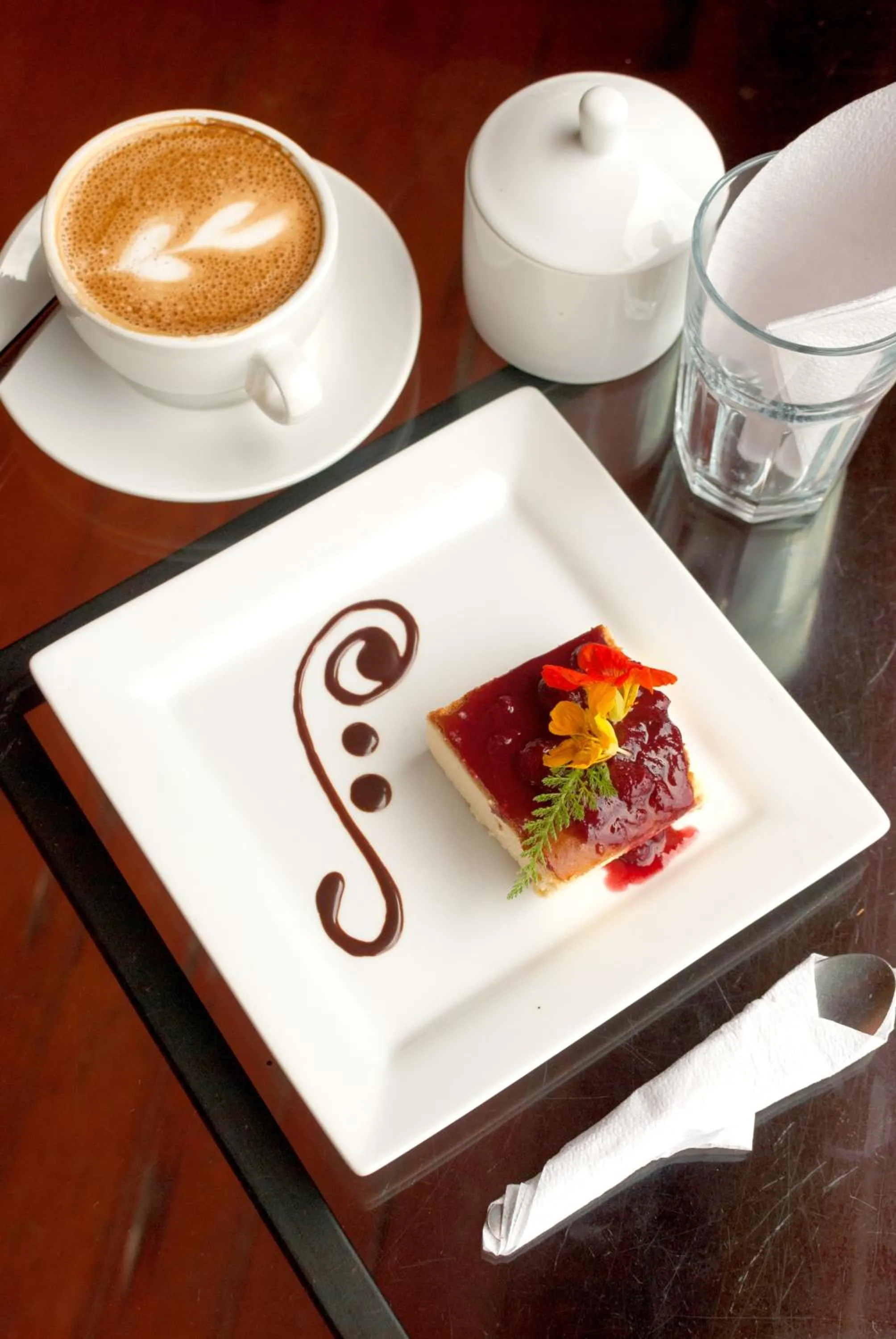 Restaurant/places to eat in Hotel Toliman