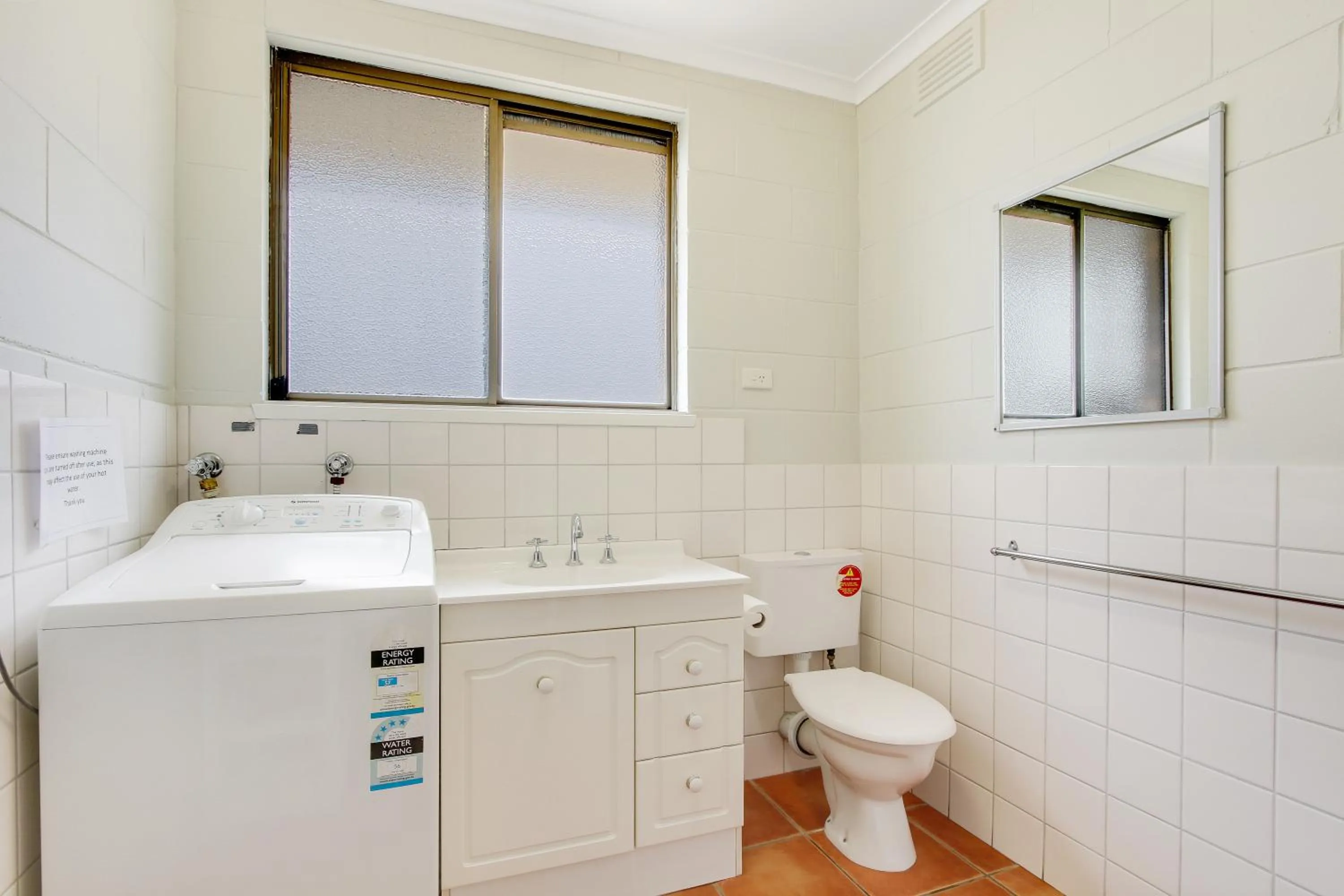 Bathroom in Hybiscus Waterfront Apartments