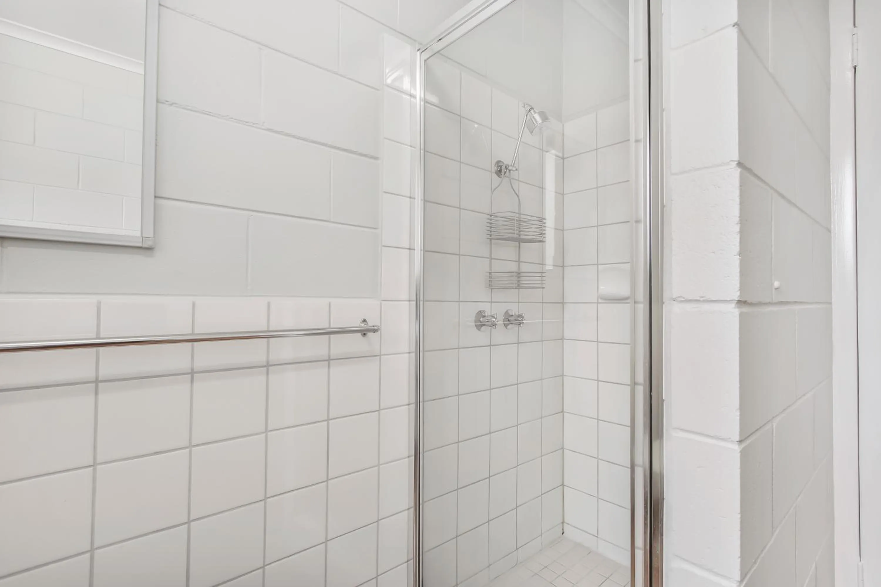 Bathroom in Hybiscus Waterfront Apartments