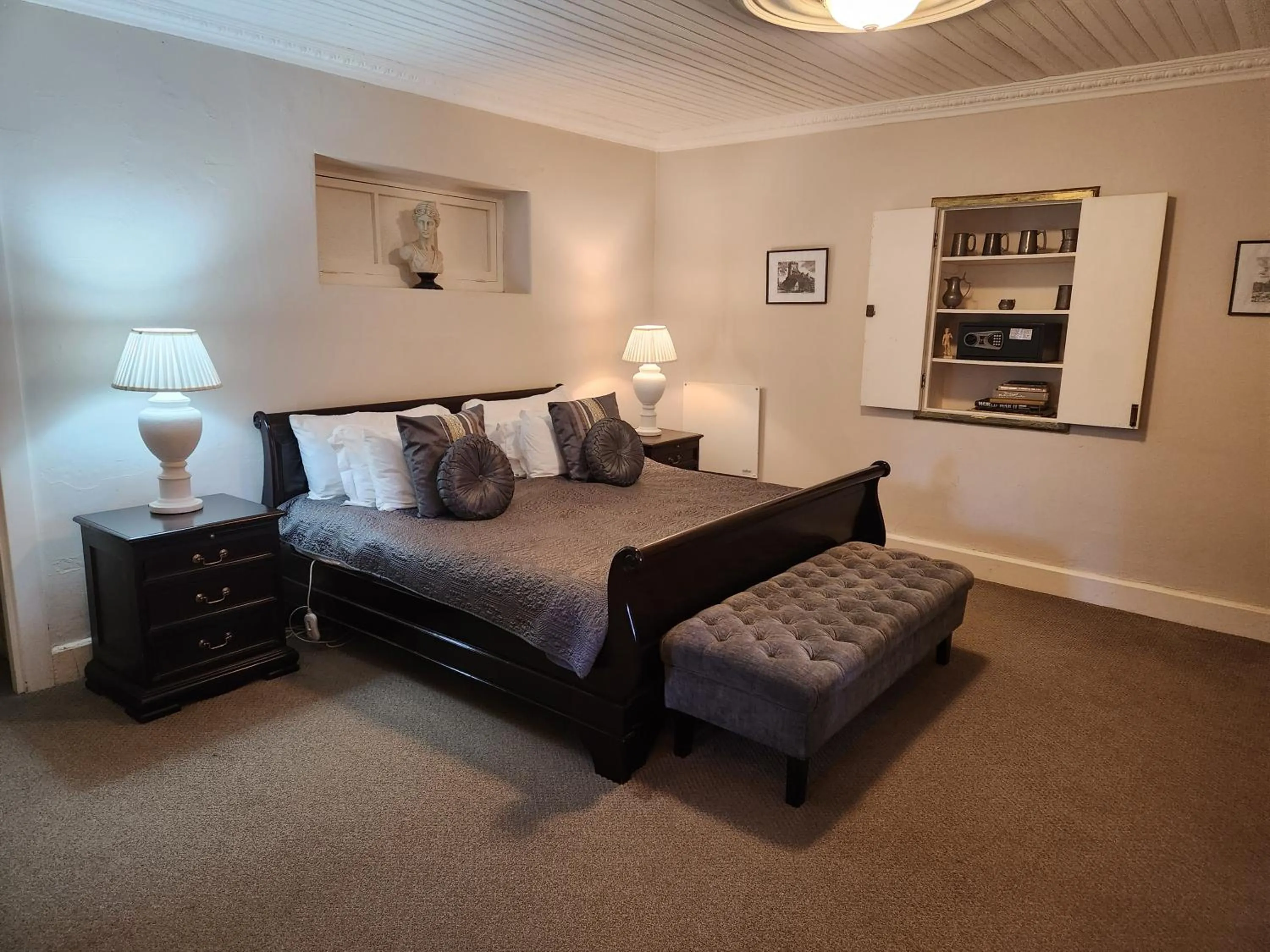 Bedroom, Bed in Cleopatra Mountain Farmhouse