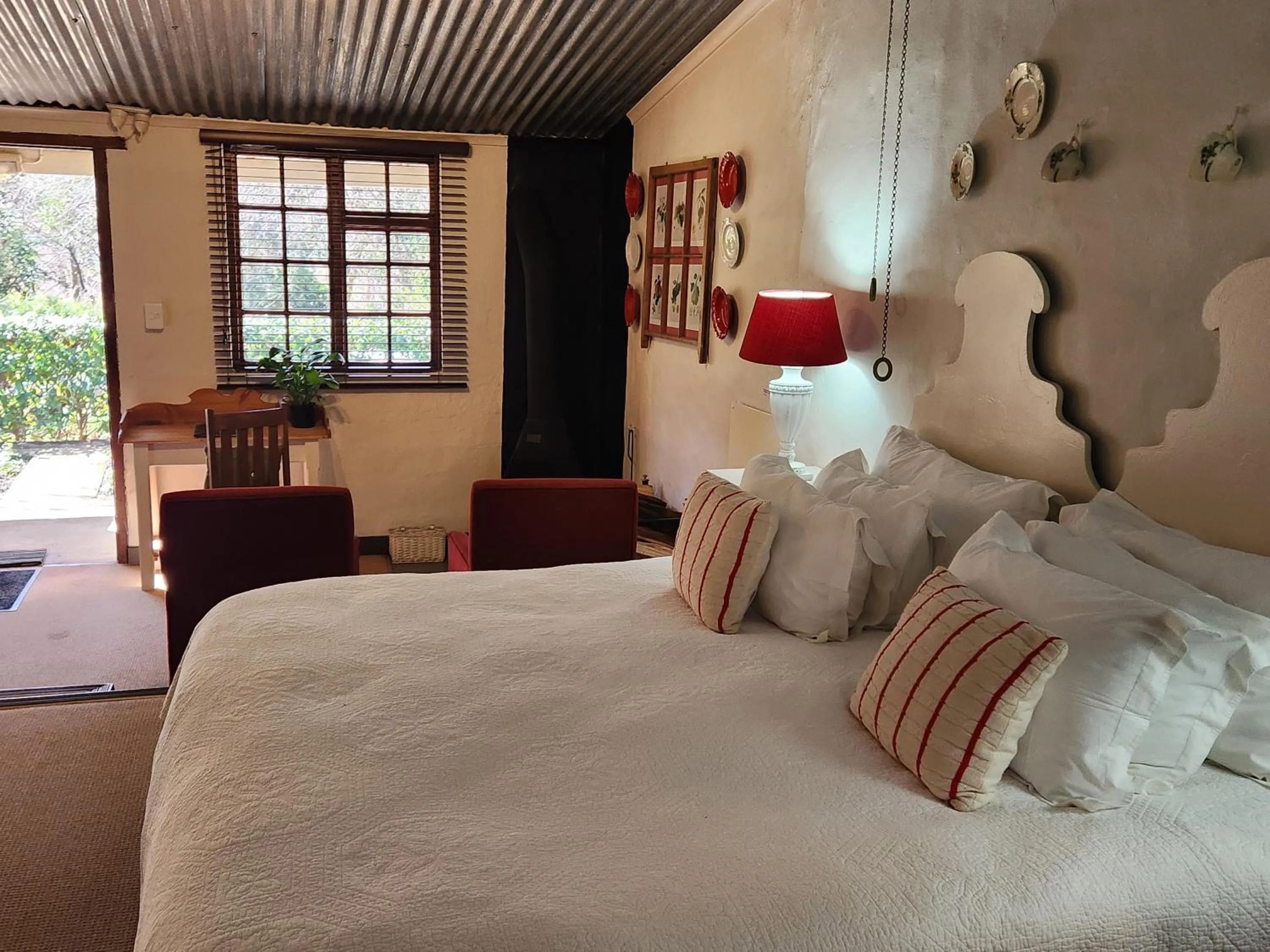 Photo of the whole room, Bed in Cleopatra Mountain Farmhouse