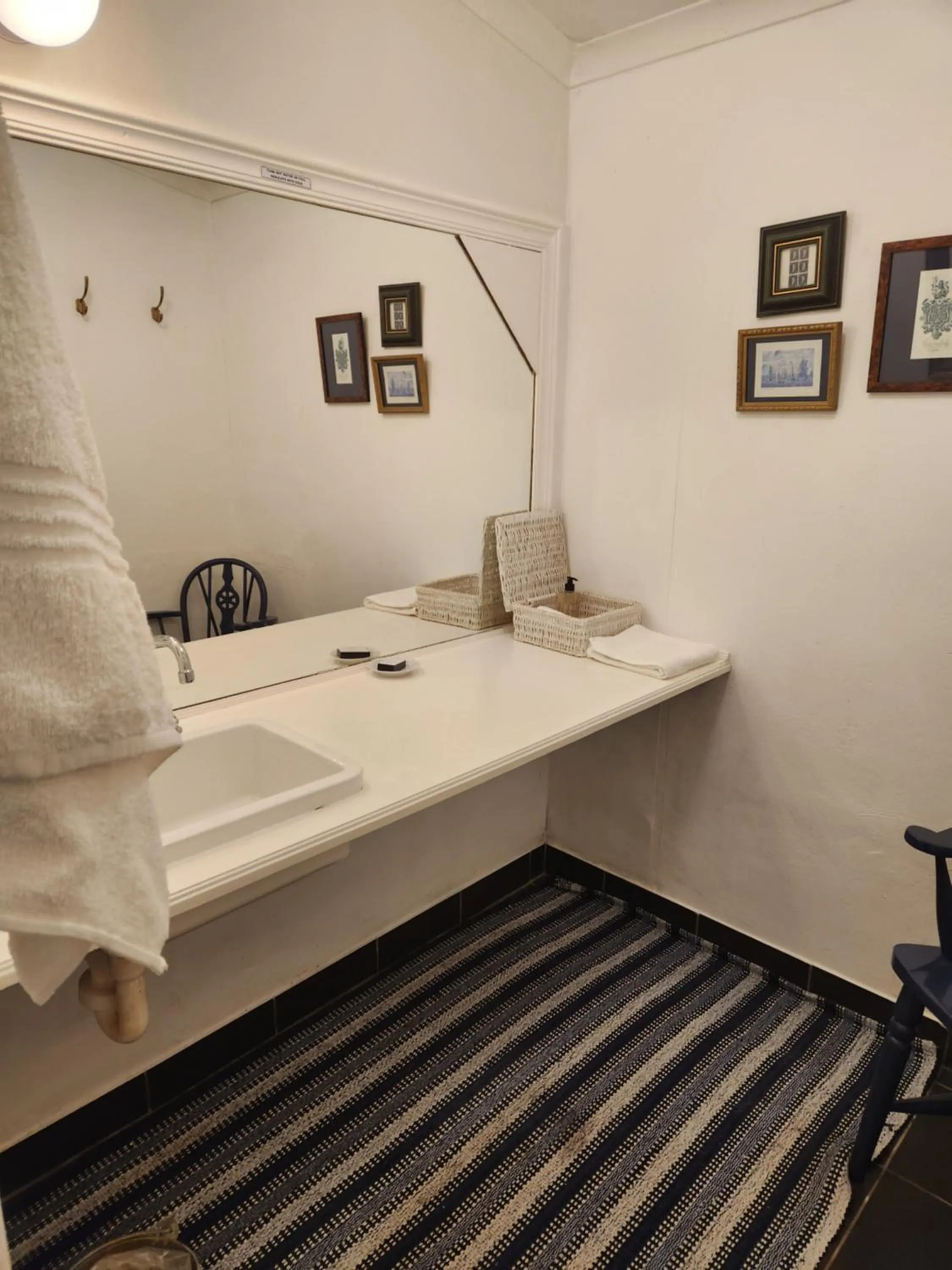Bathroom, Bed in Cleopatra Mountain Farmhouse