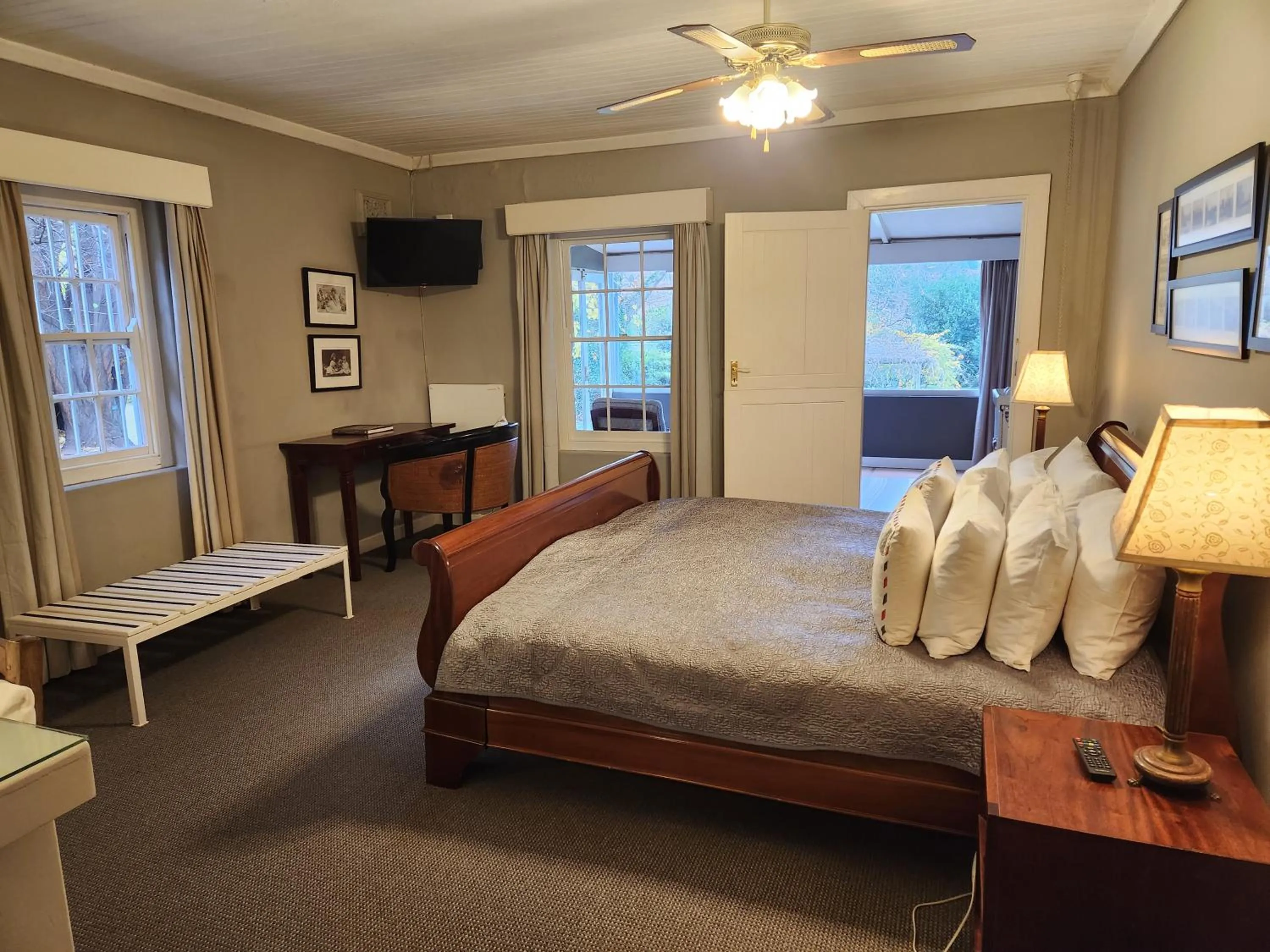 Bedroom, Bed in Cleopatra Mountain Farmhouse