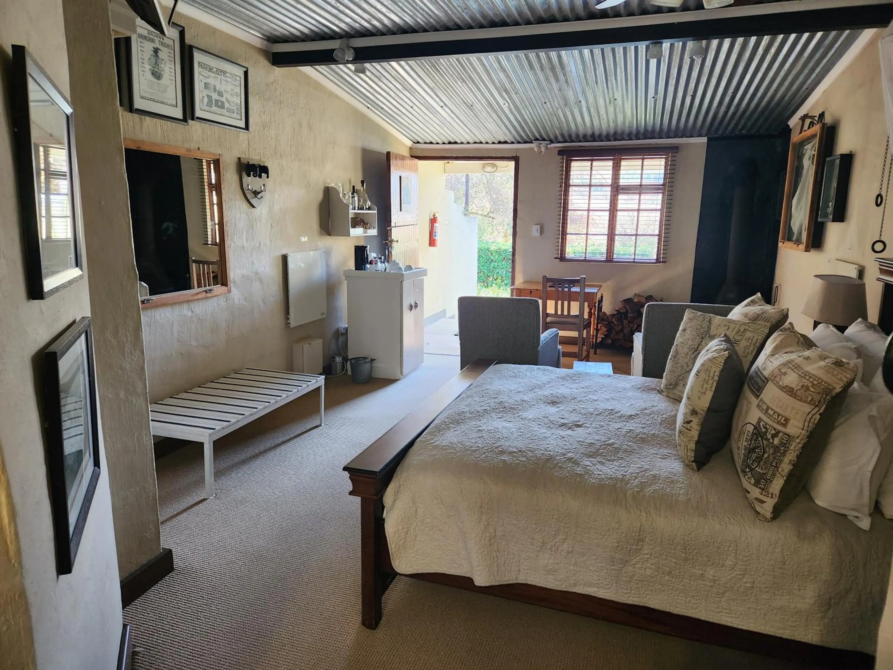 Photo of the whole room, Bed in Cleopatra Mountain Farmhouse