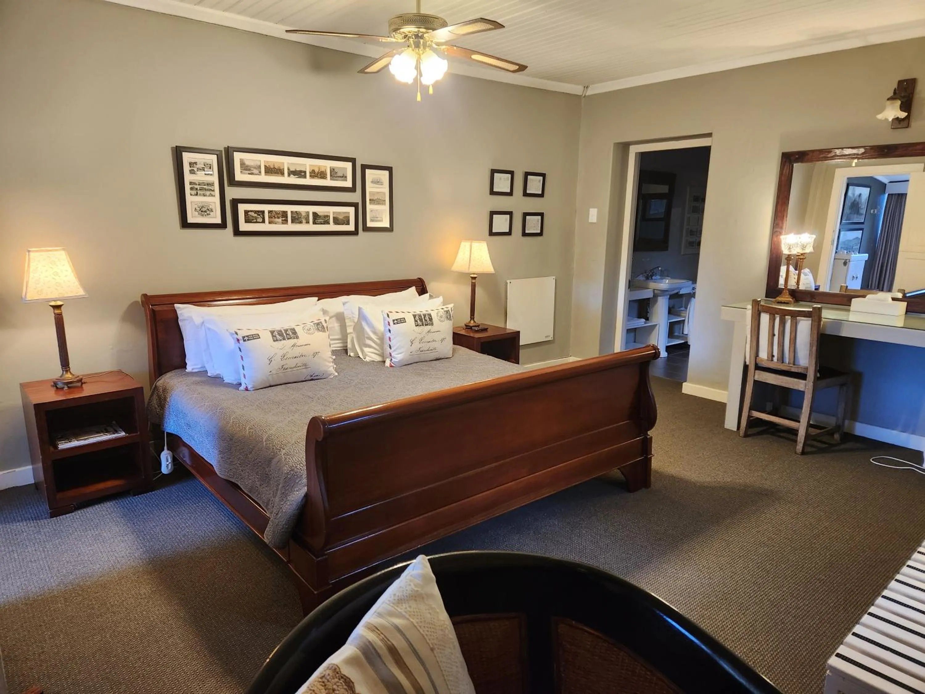 Bedroom, Bed in Cleopatra Mountain Farmhouse