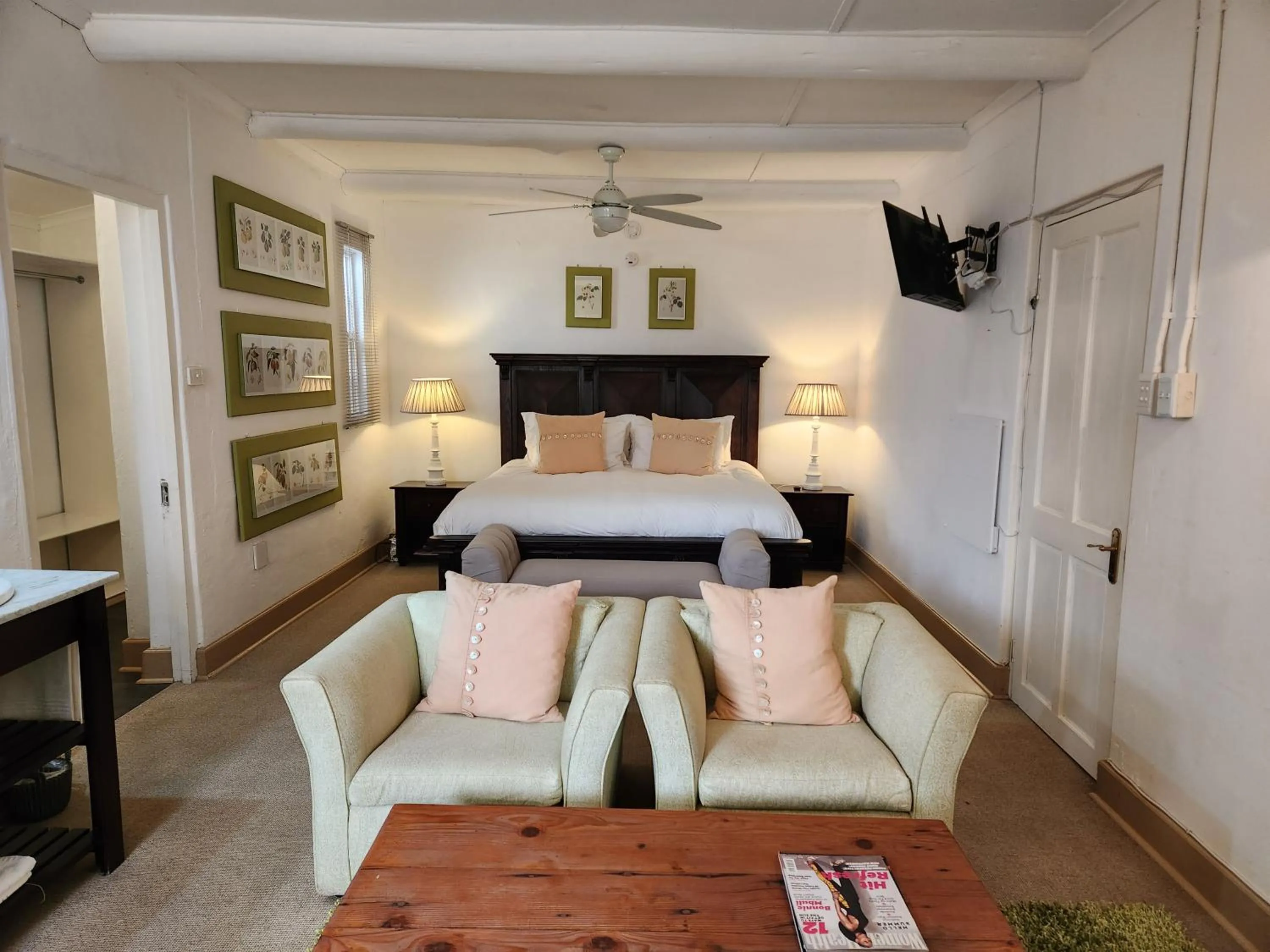 Photo of the whole room, Bed in Cleopatra Mountain Farmhouse