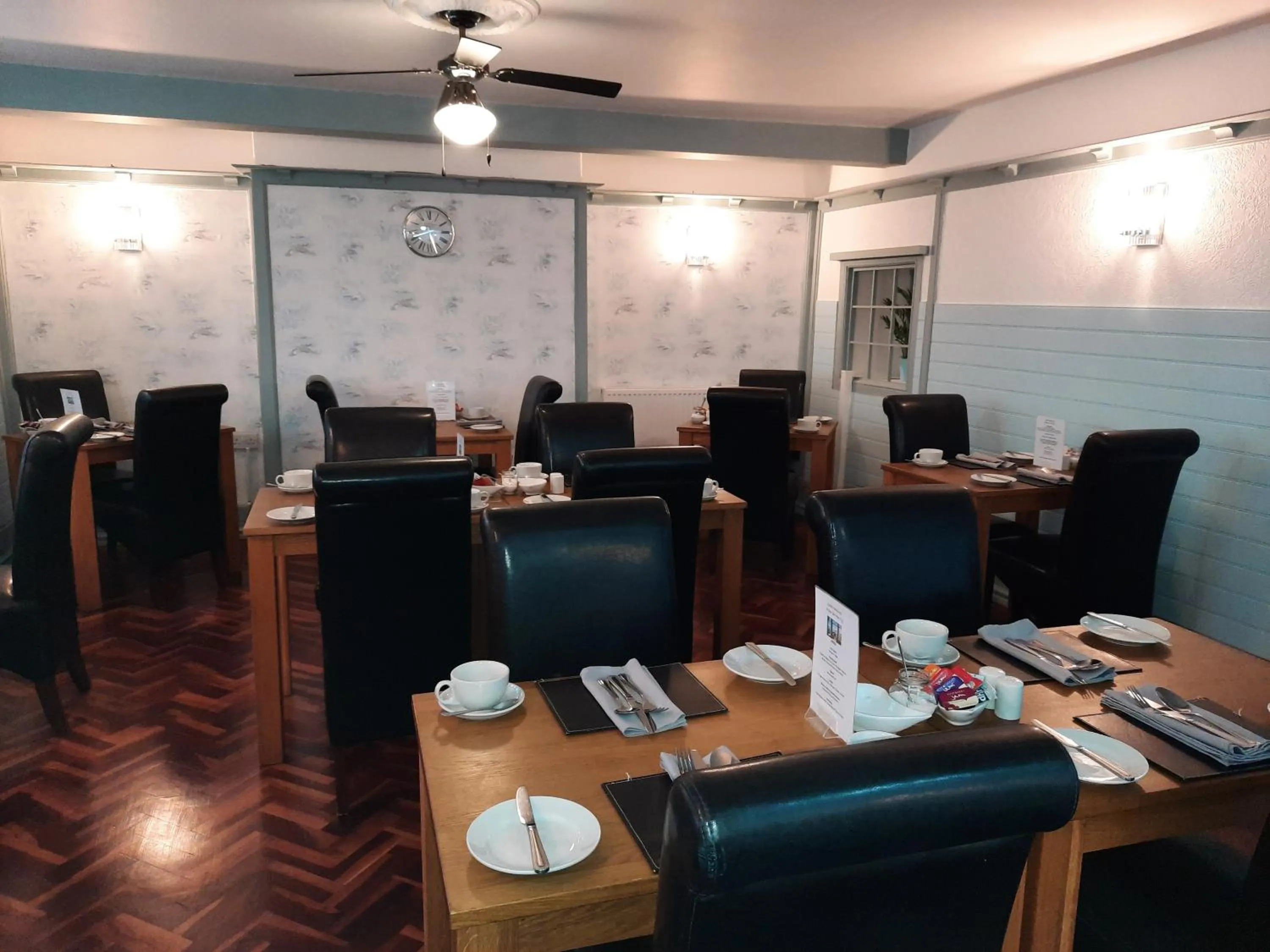 Restaurant/places to eat in Hen Dy