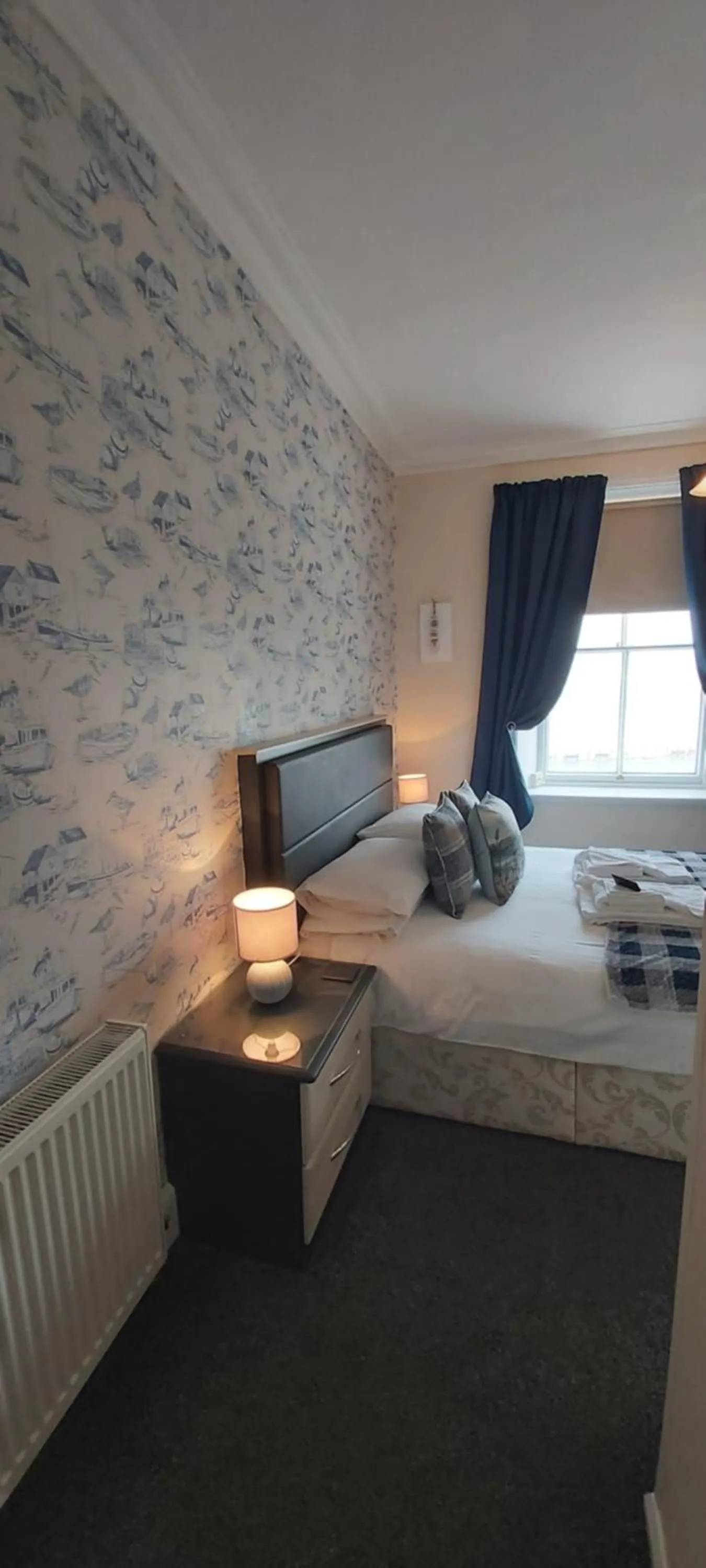 Bedroom, Bed in Hen Dy