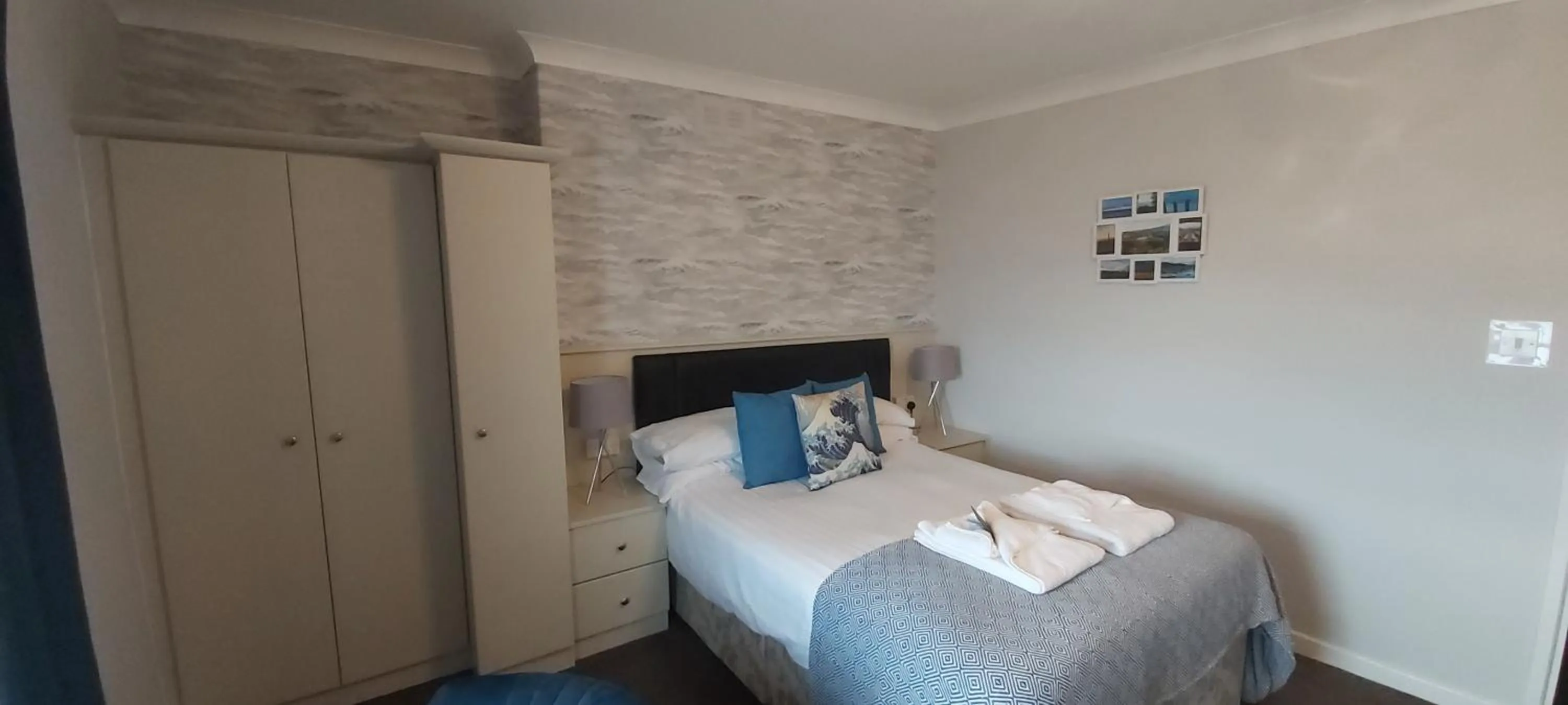 Bedroom, Bed in Hen Dy