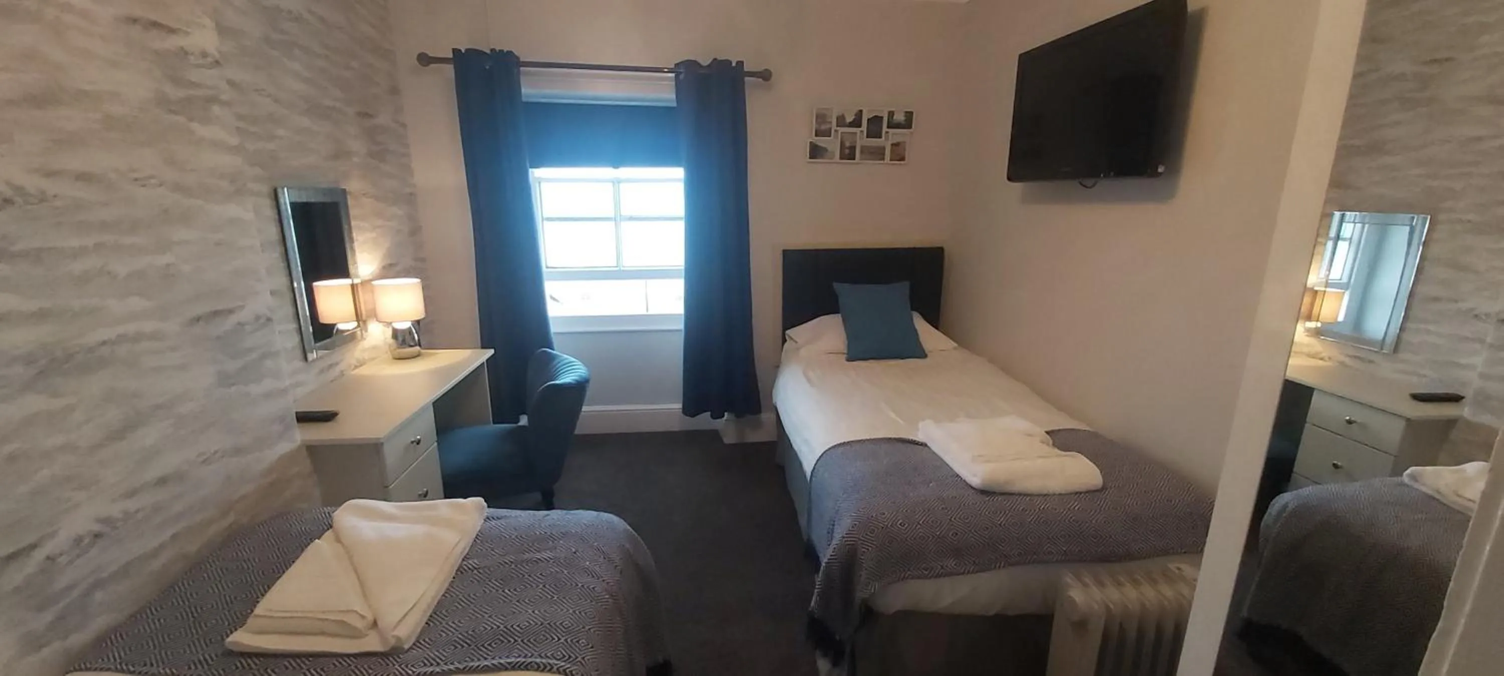 Bedroom, Bed in Hen Dy