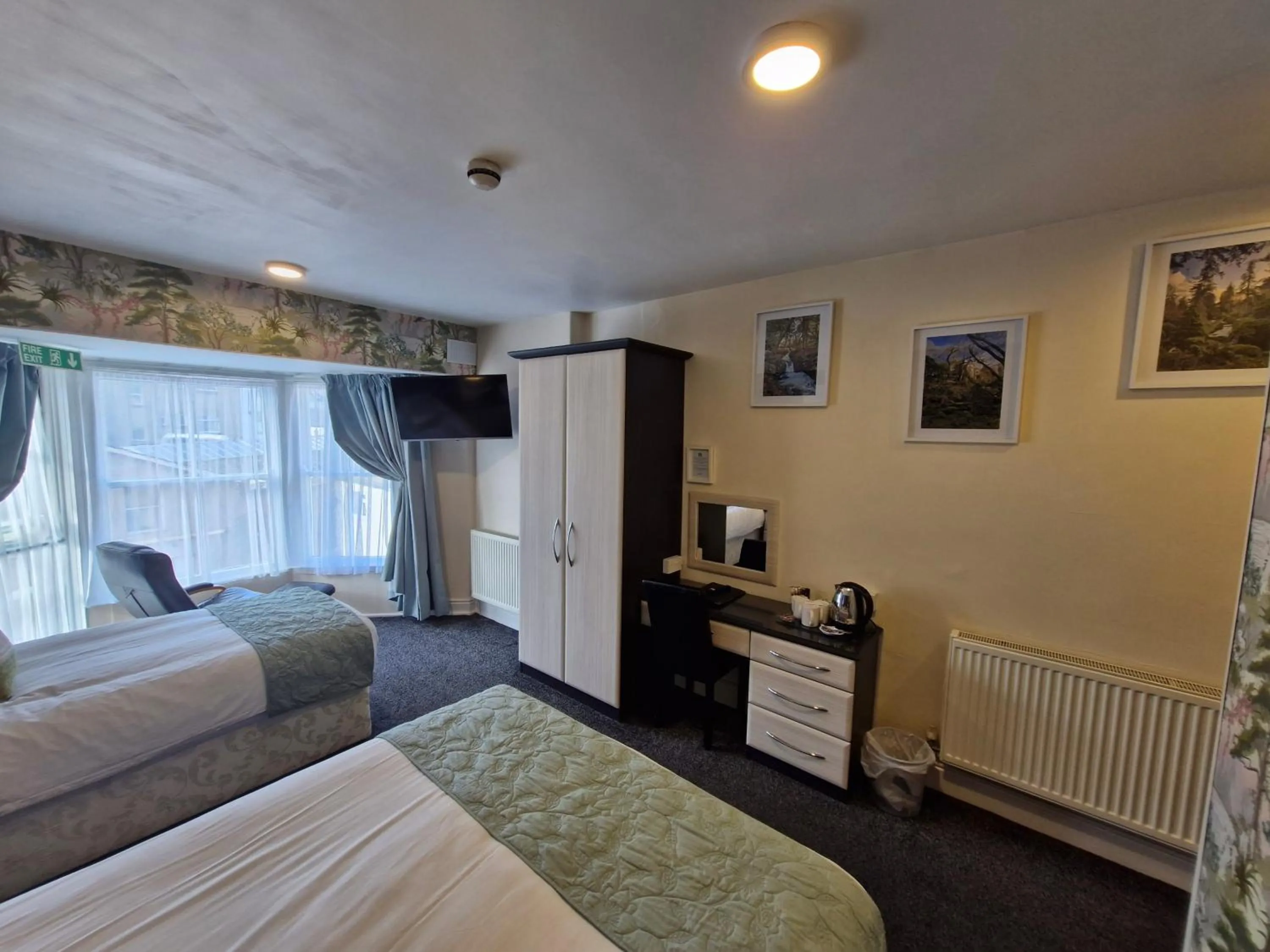 Bedroom, Bed in Hen Dy