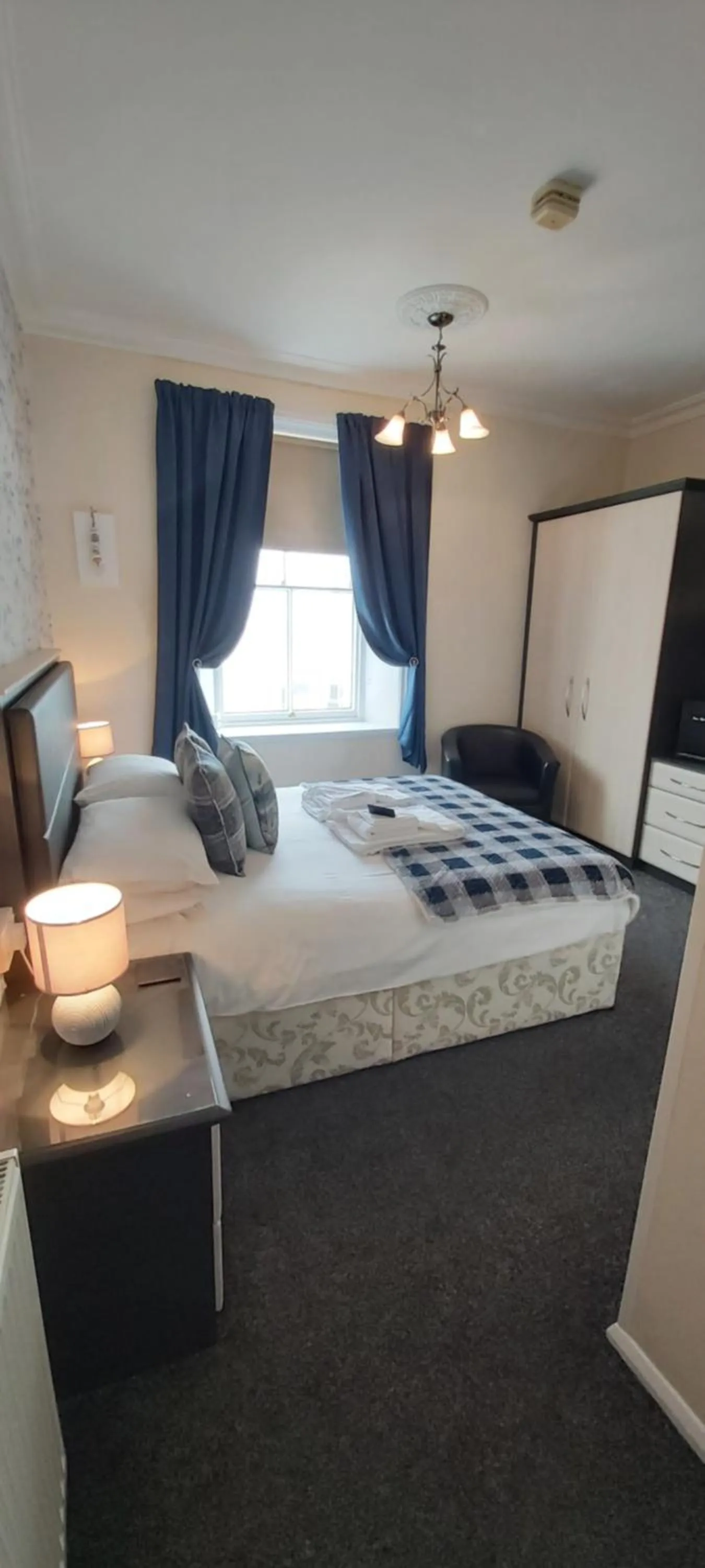 Bedroom, Bed in Hen Dy