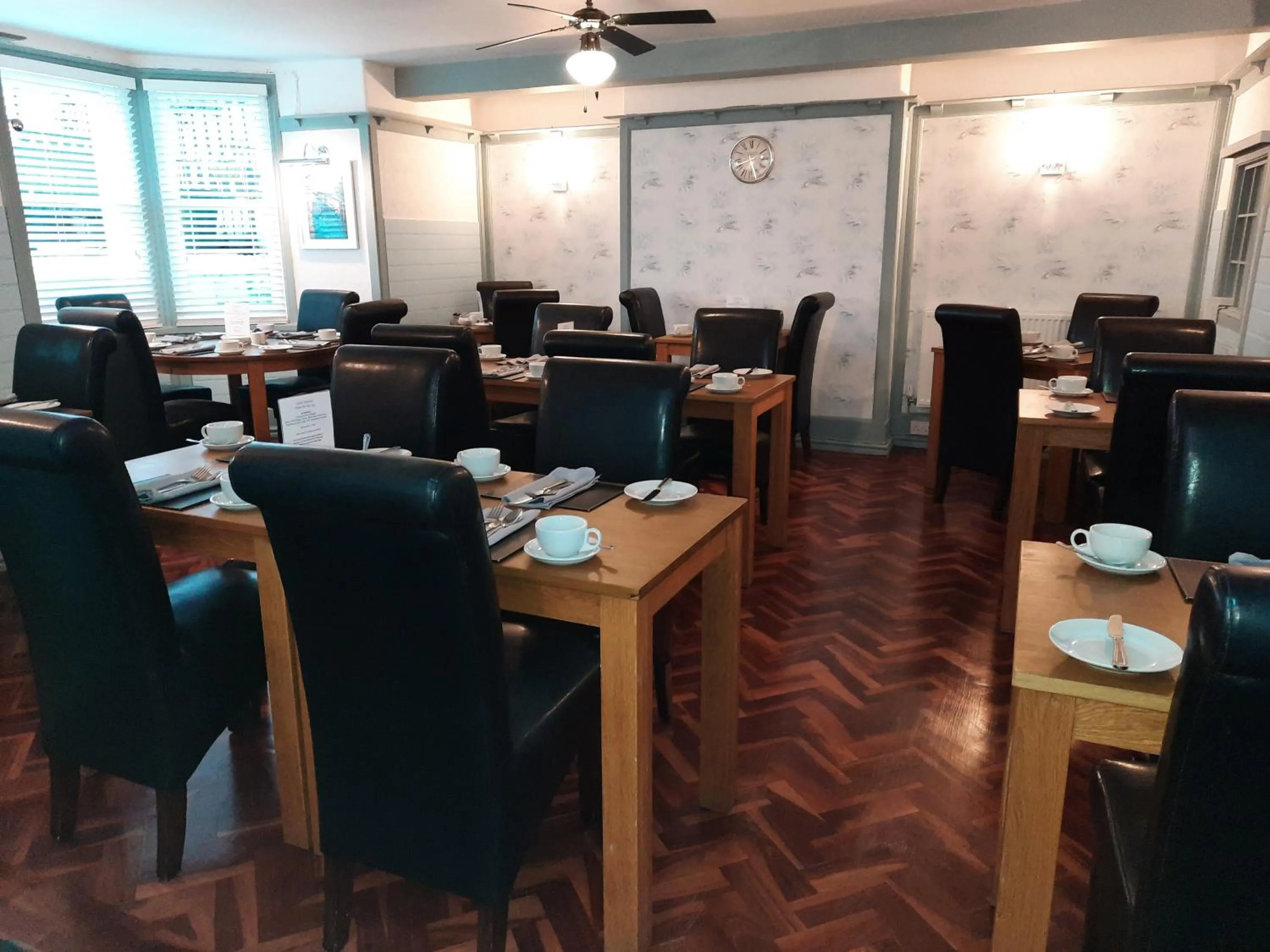 Restaurant/places to eat in Hen Dy