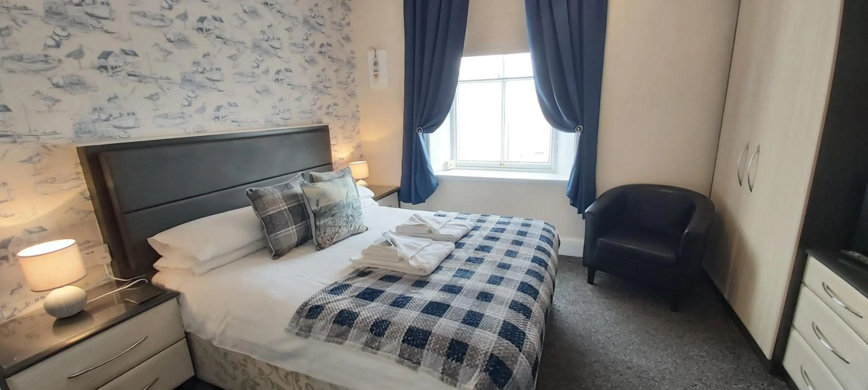 Bedroom, Bed in Hen Dy