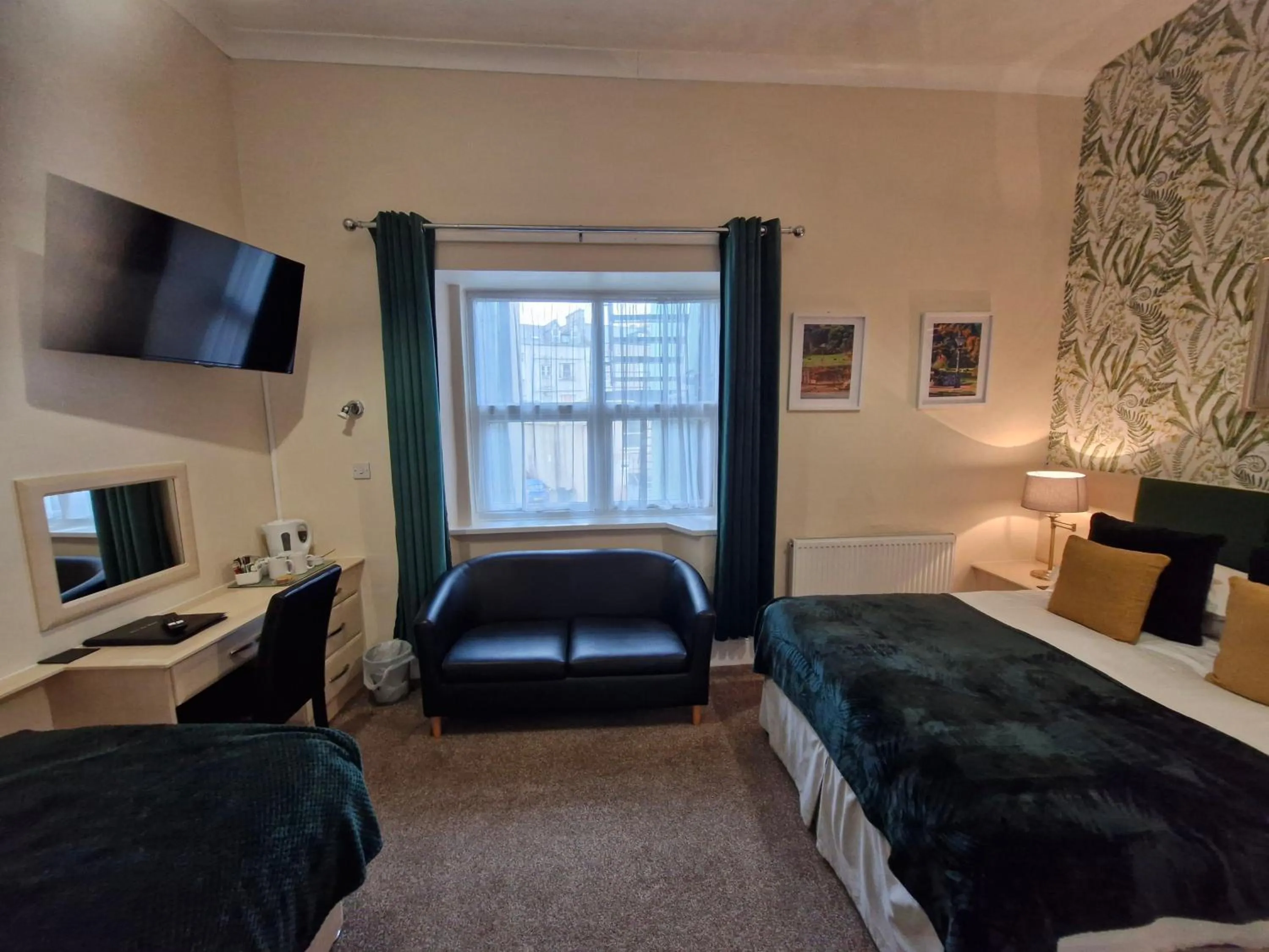 Bedroom, Bed in Hen Dy