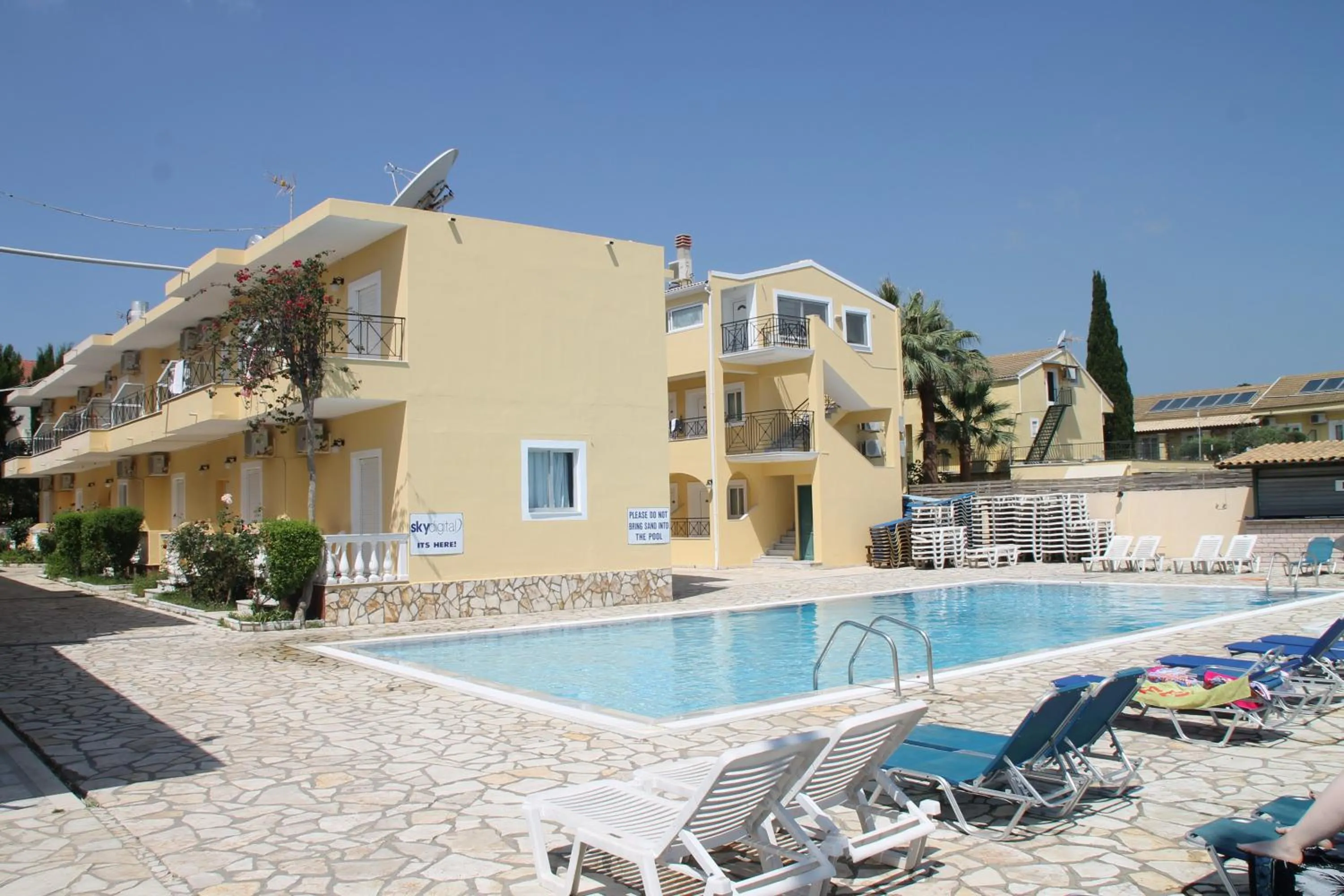 Pool view in Complex Lemon Grove