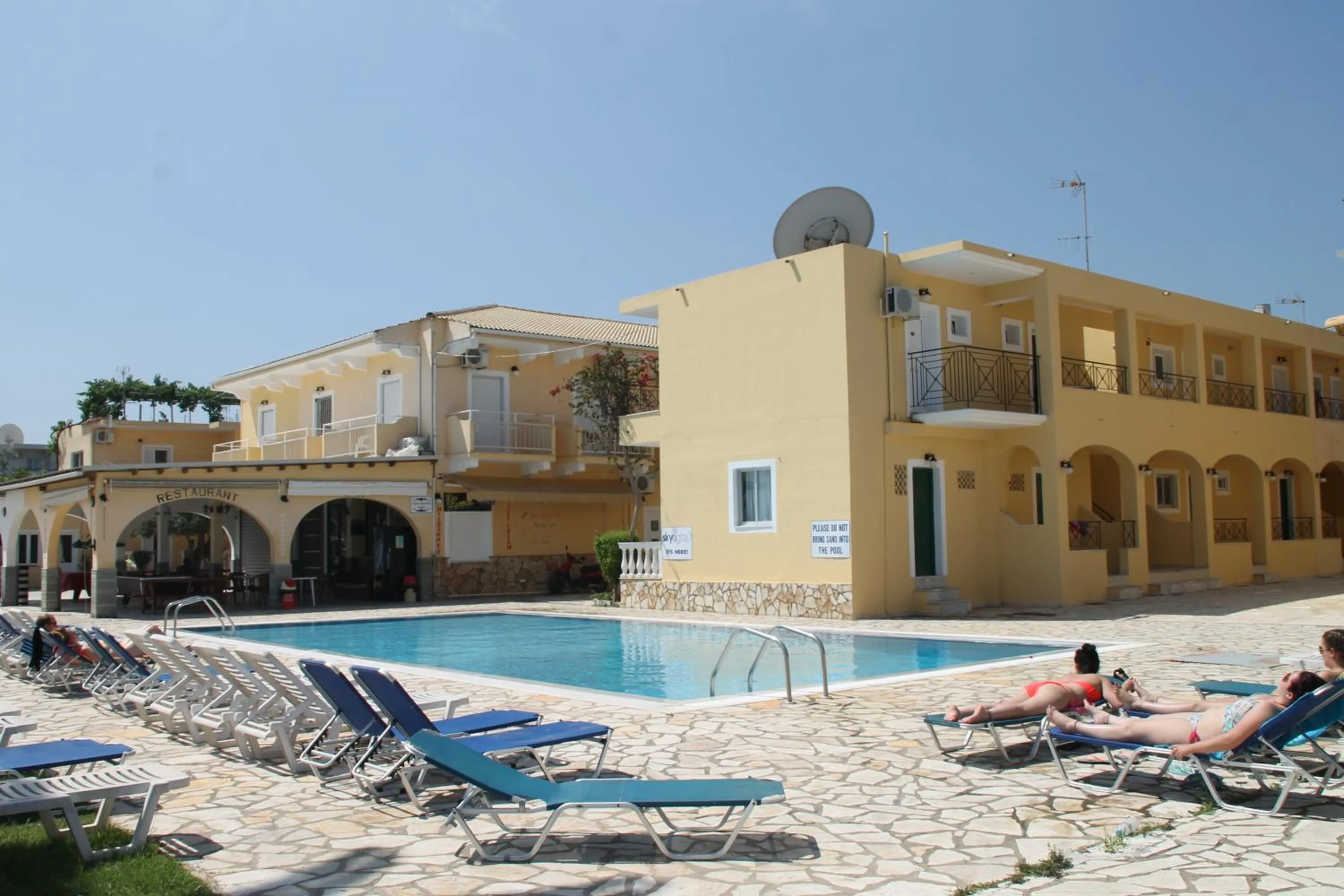 Pool view in Complex Lemon Grove