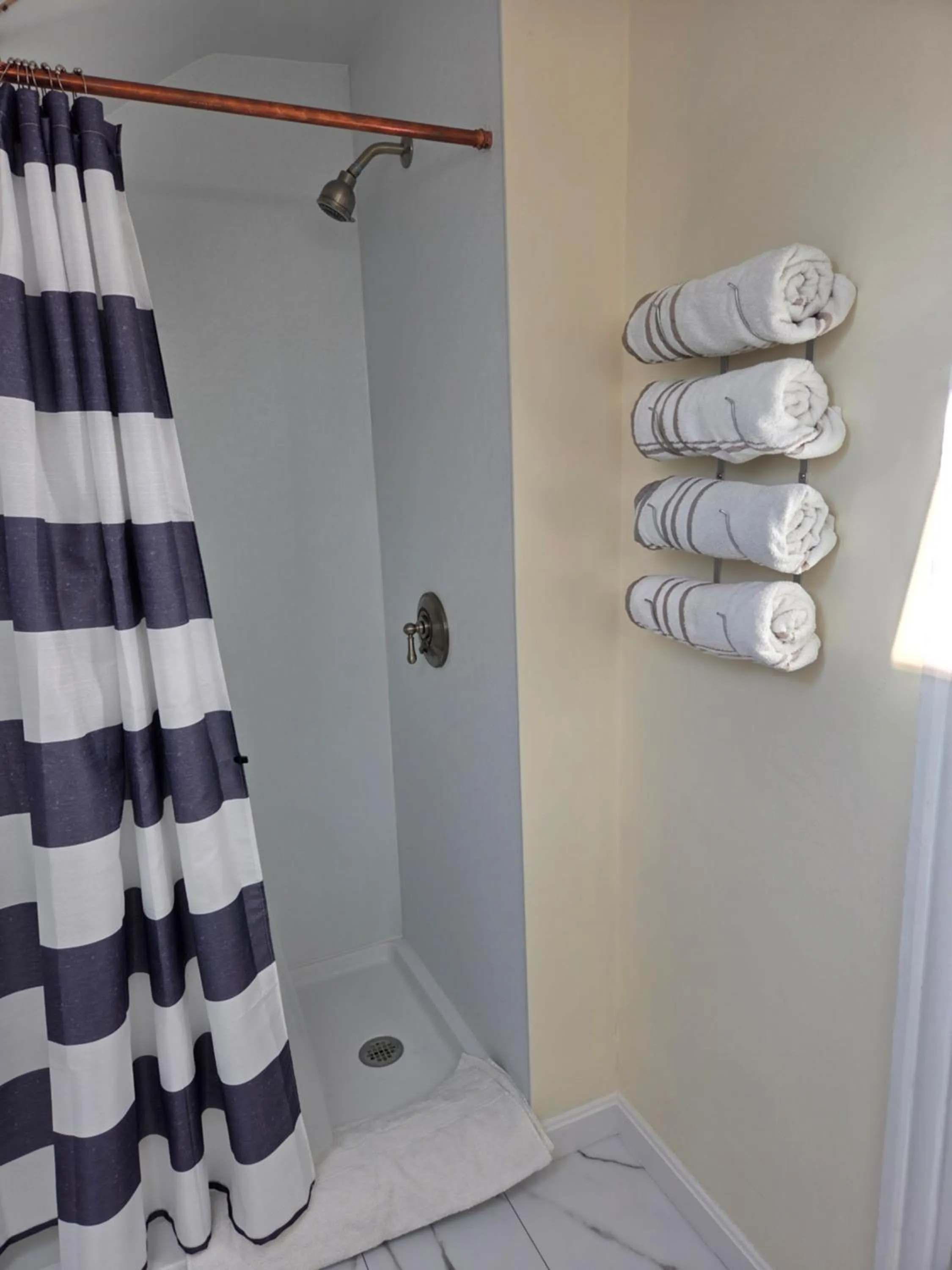 Bathroom in Apartments in Salem