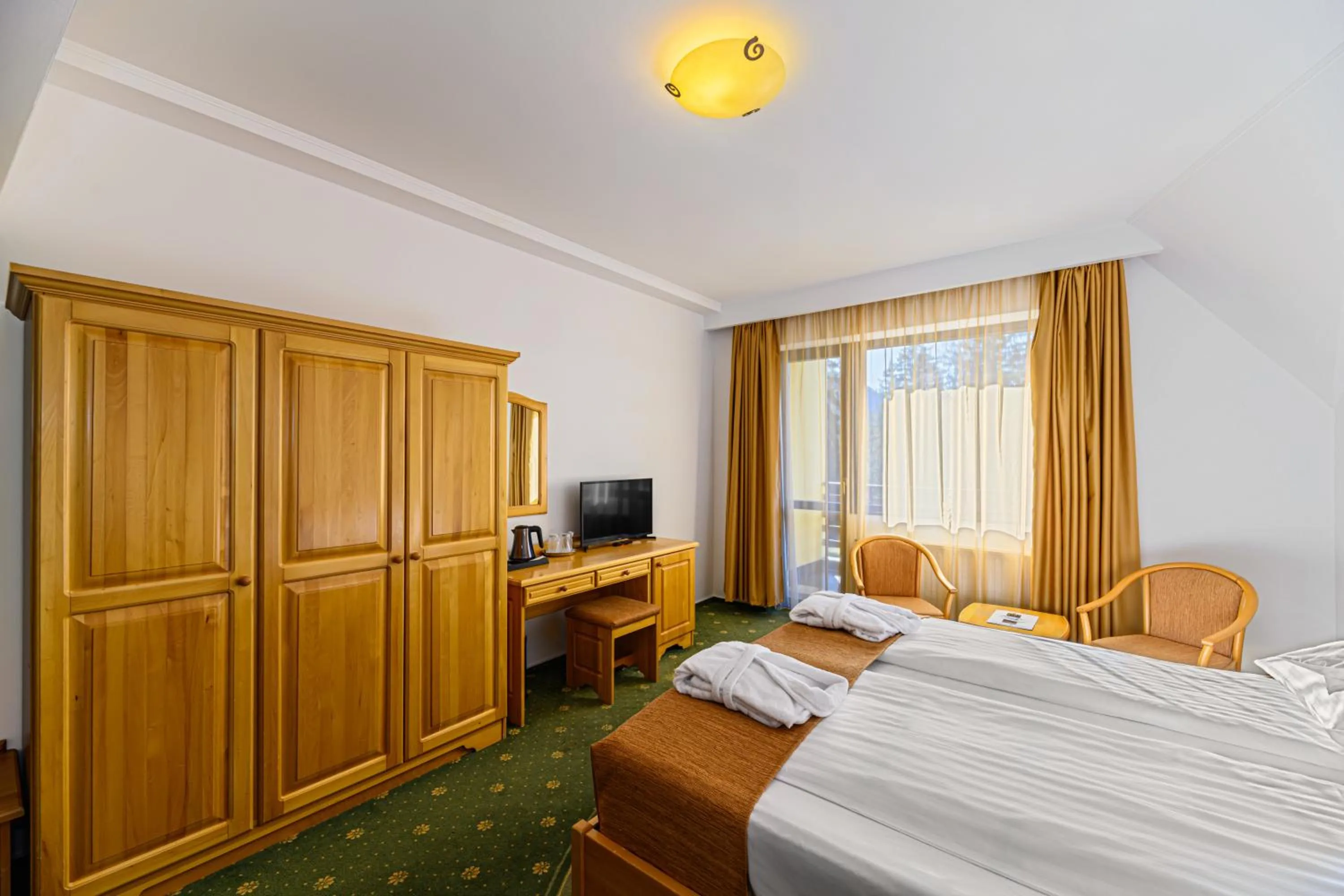 Photo of the whole room, Bed in Hotel Casa Viorel jacuzzi & saunas