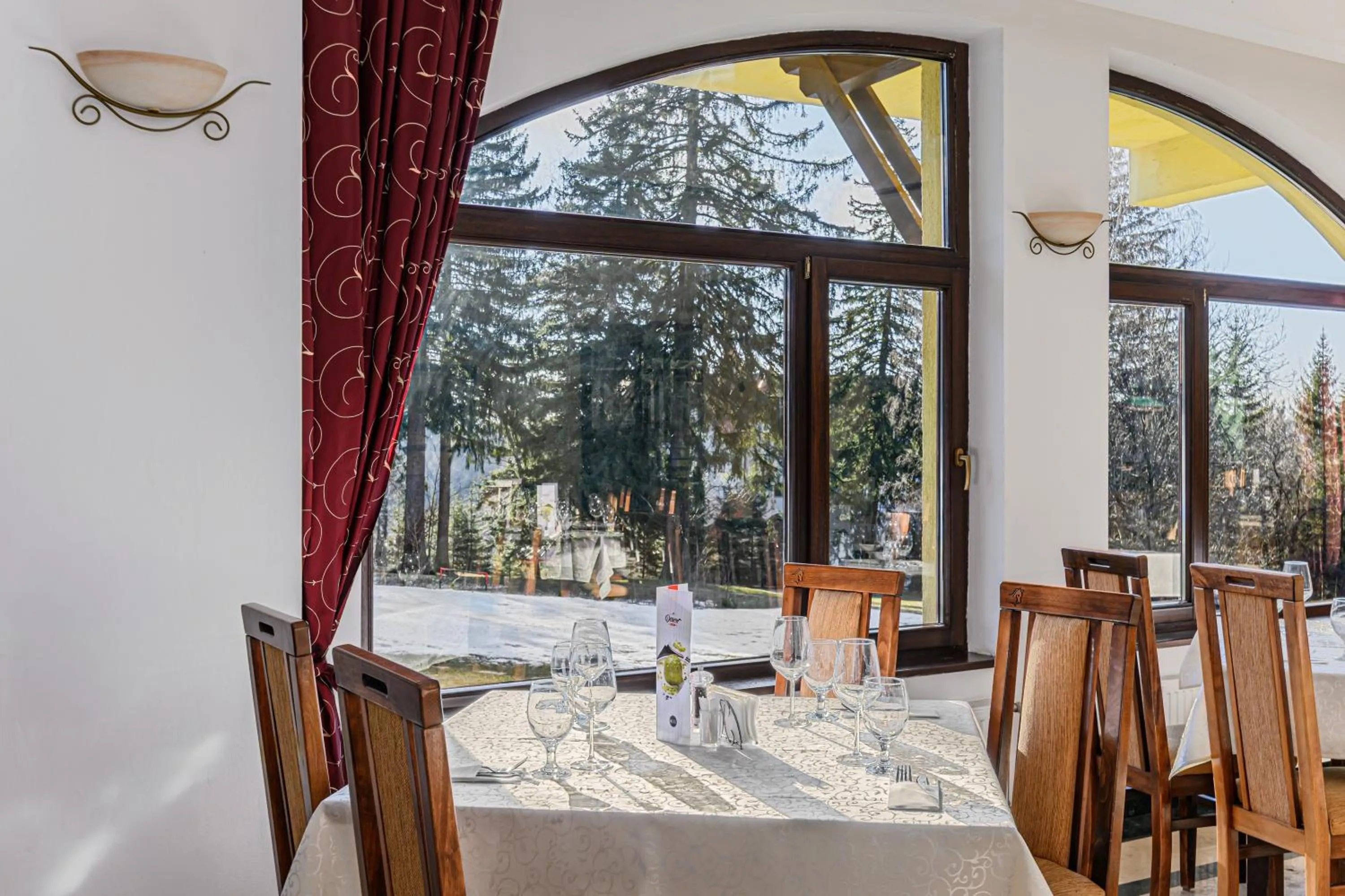 Restaurant/places to eat in Hotel Casa Viorel jacuzzi & saunas