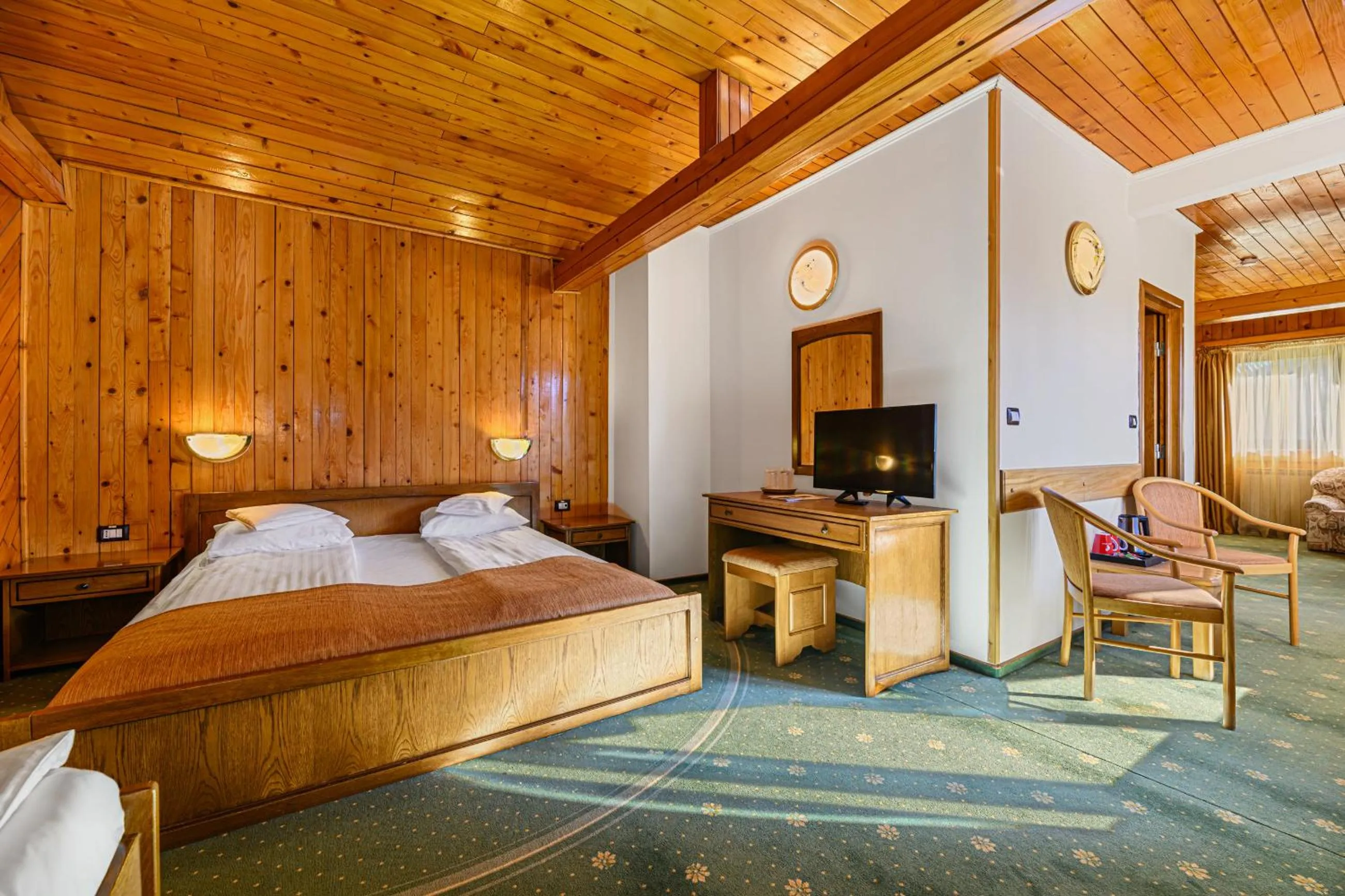 Bed in Hotel Casa Viorel jacuzzi & saunas