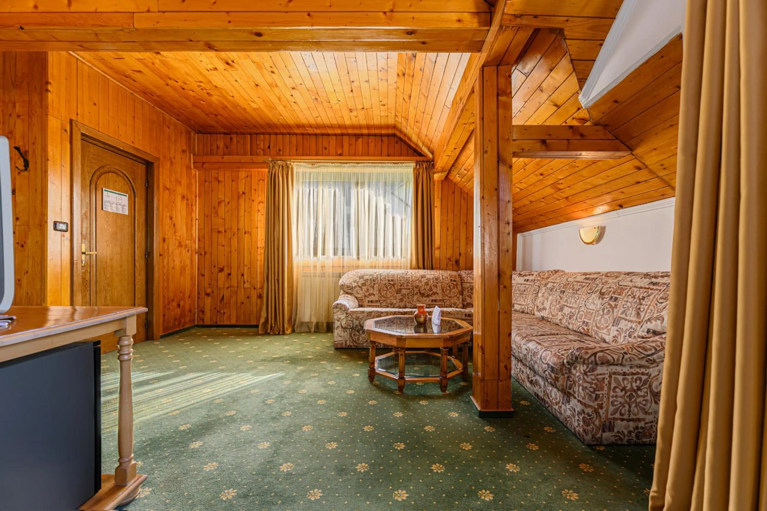 Bed in Hotel Casa Viorel jacuzzi & saunas