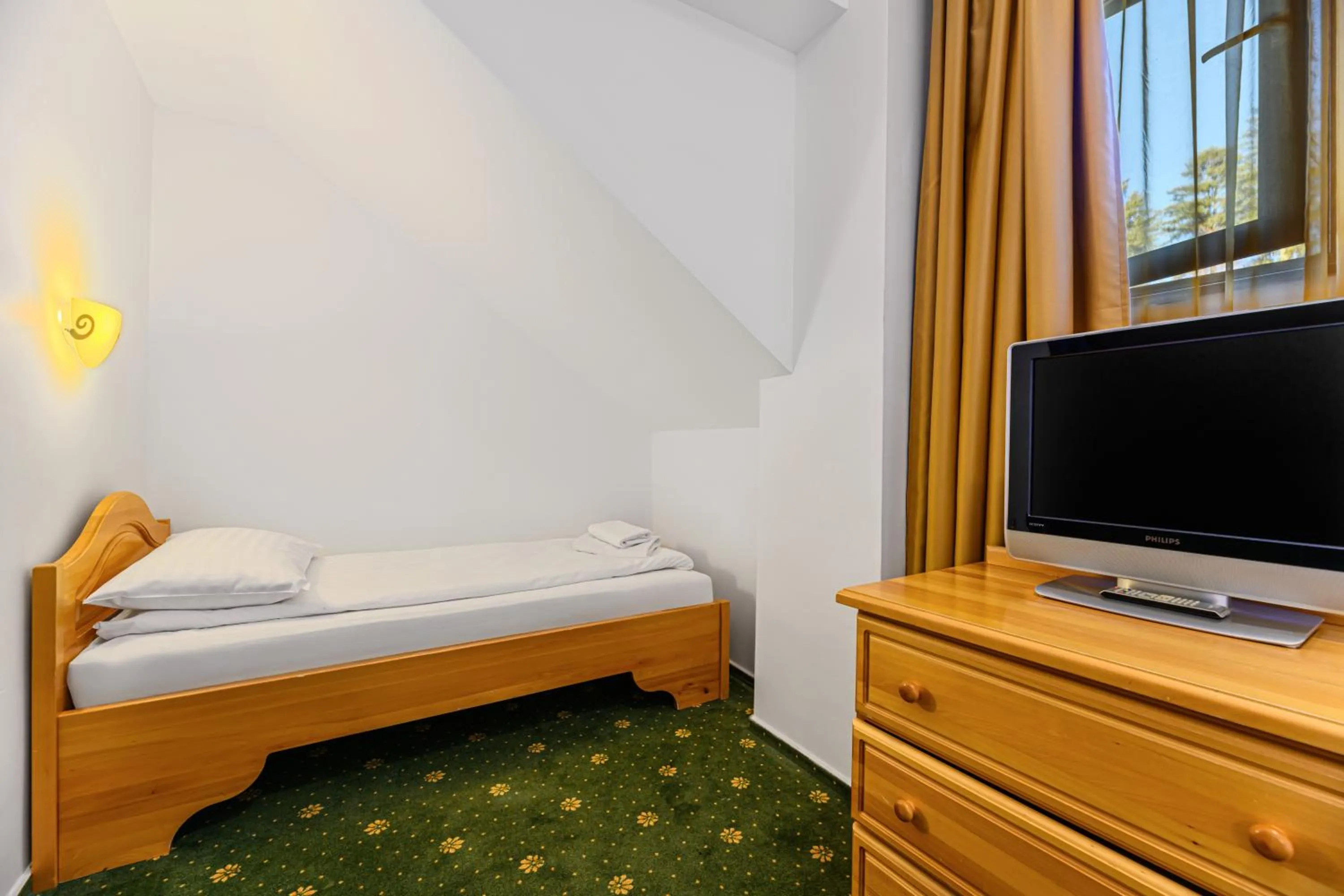 Photo of the whole room, Bed in Hotel Casa Viorel jacuzzi & saunas