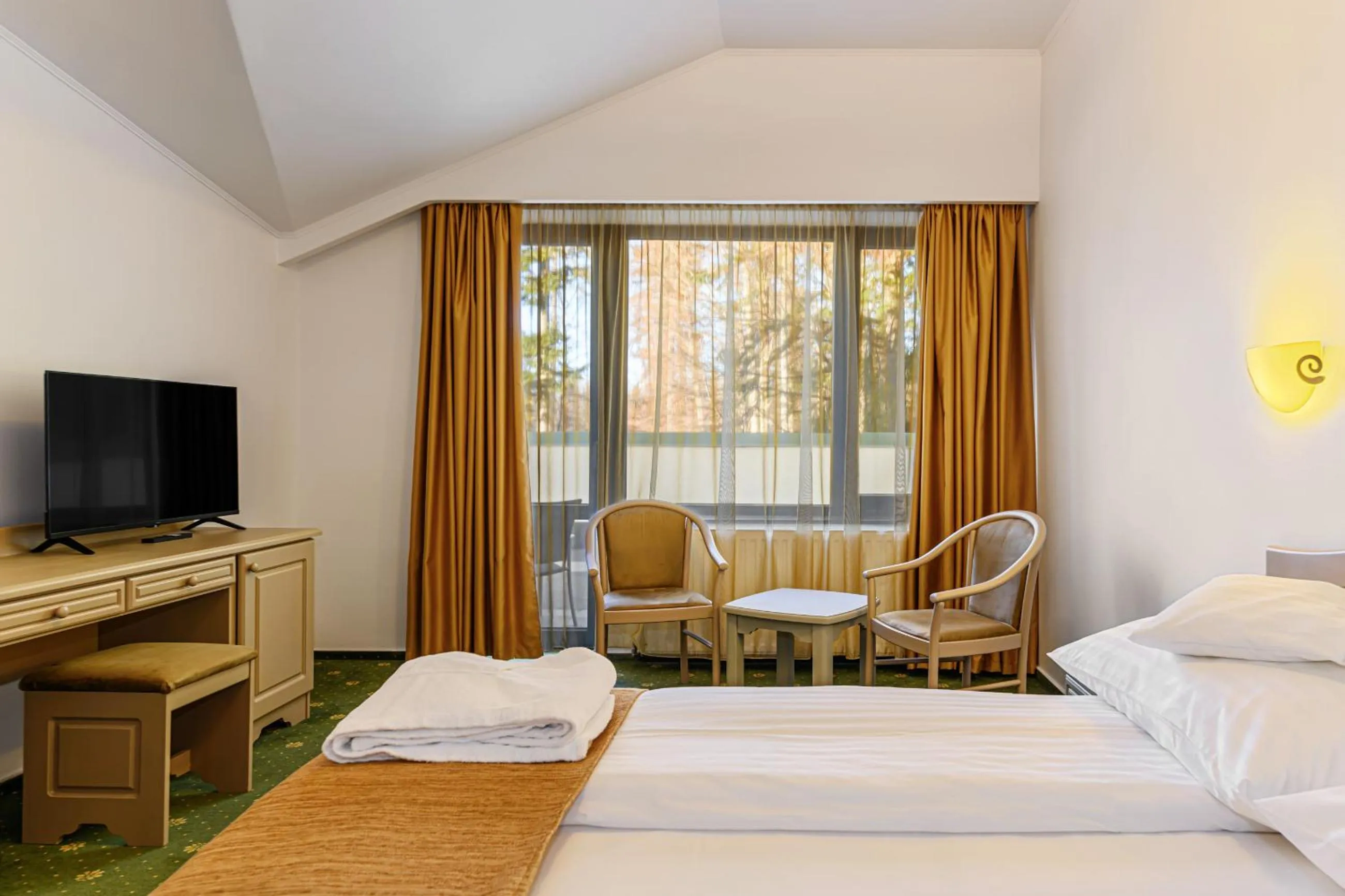 Bed in Hotel Casa Viorel jacuzzi & saunas