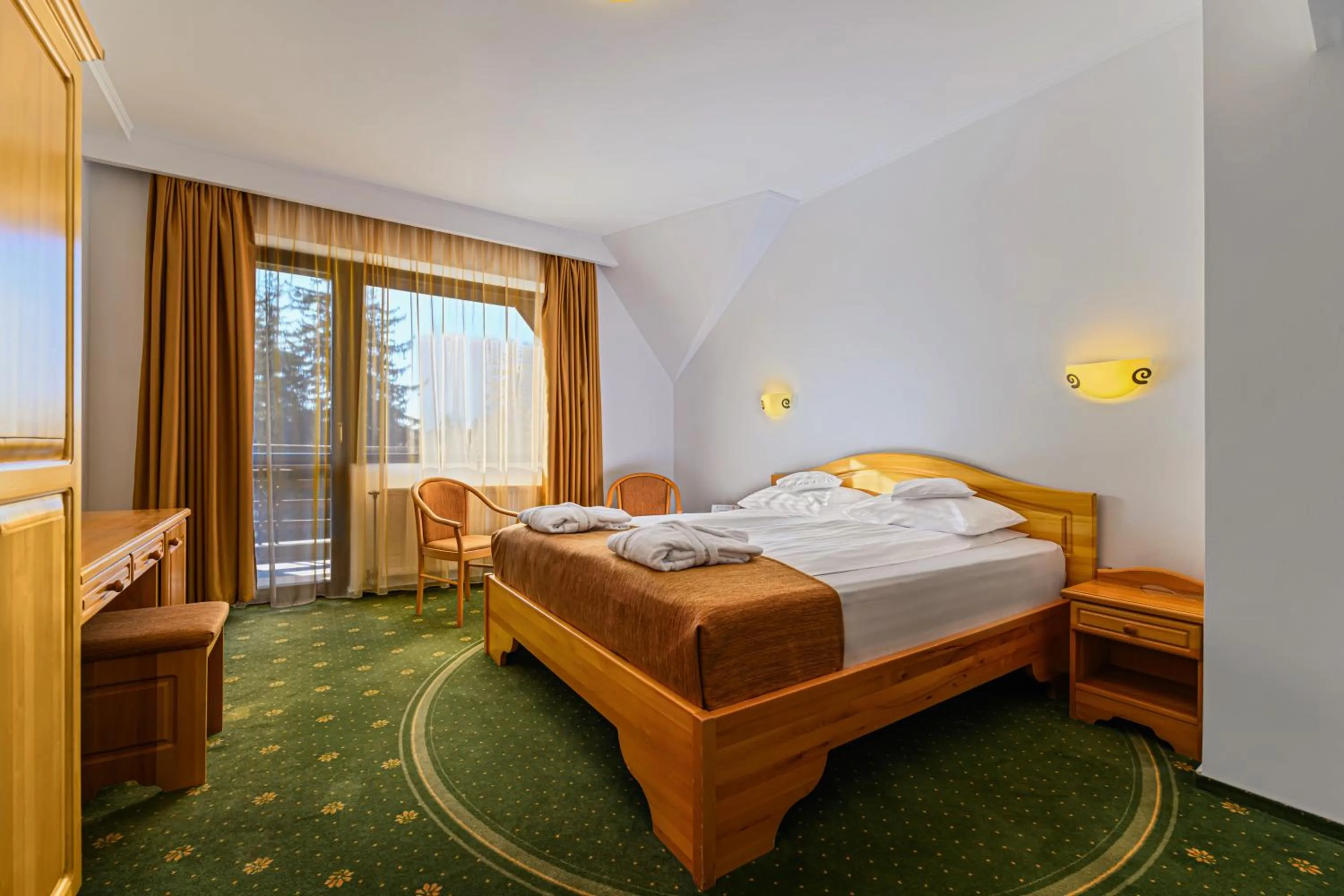 Bed in Hotel Casa Viorel jacuzzi & saunas