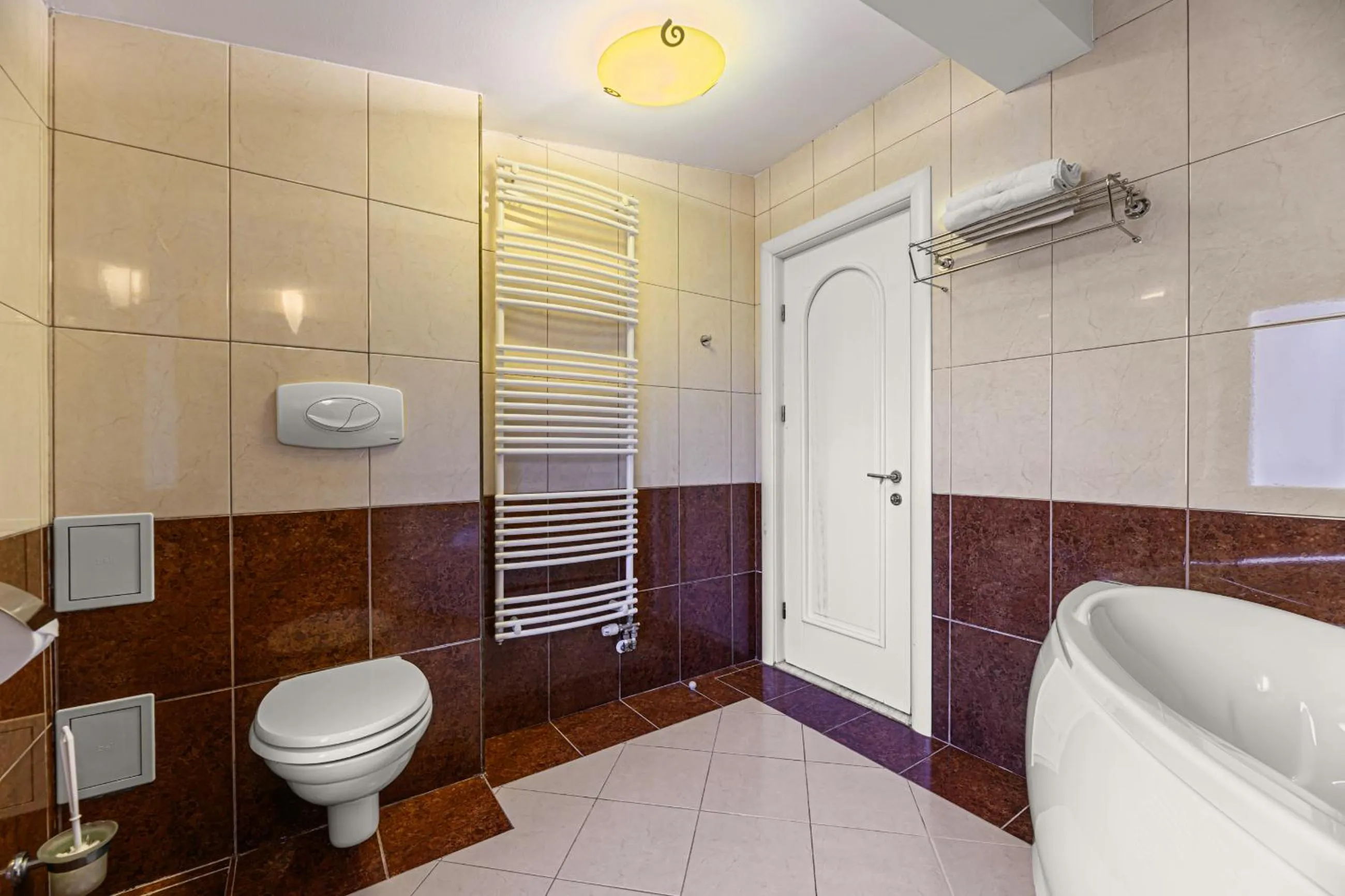 Toilet in Hotel Casa Viorel jacuzzi & saunas